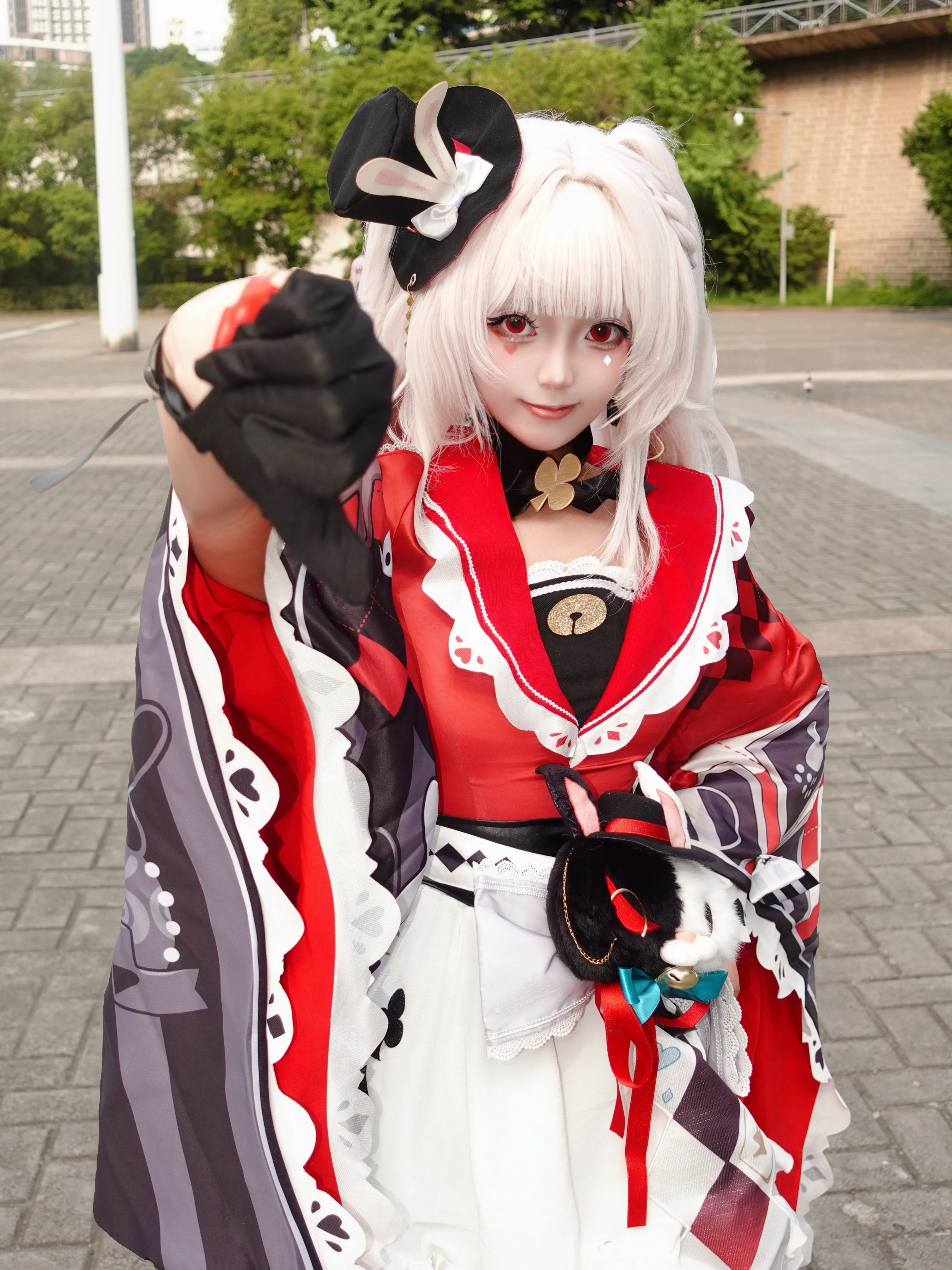 【火花cos】崩坏星穹铁道，红白魔术装的舞台少女 - 第 2 张