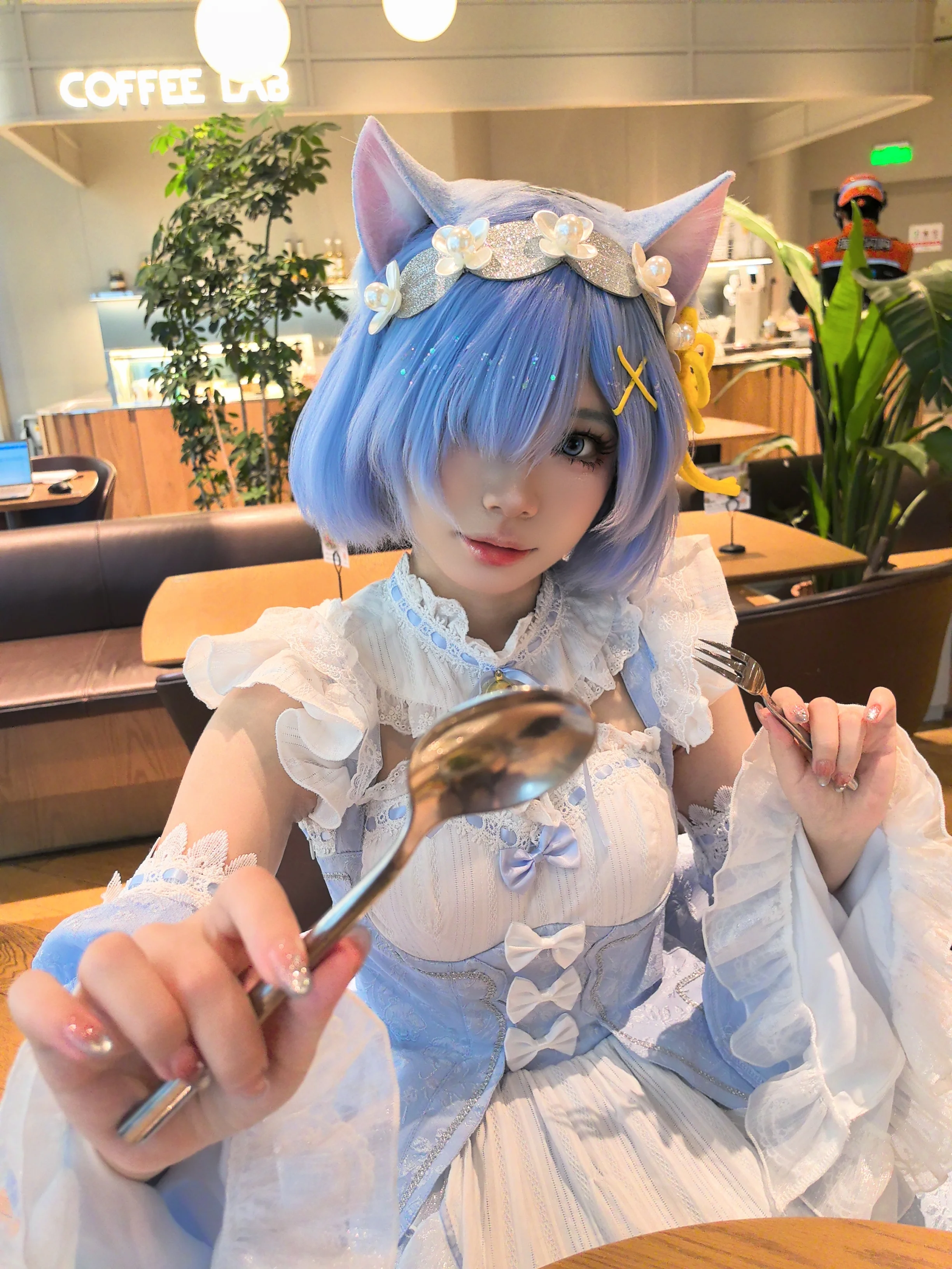 【蕾姆cos】從零開始的異世界生活，藍髮女僕的日常用餐時刻 - 第 1 張