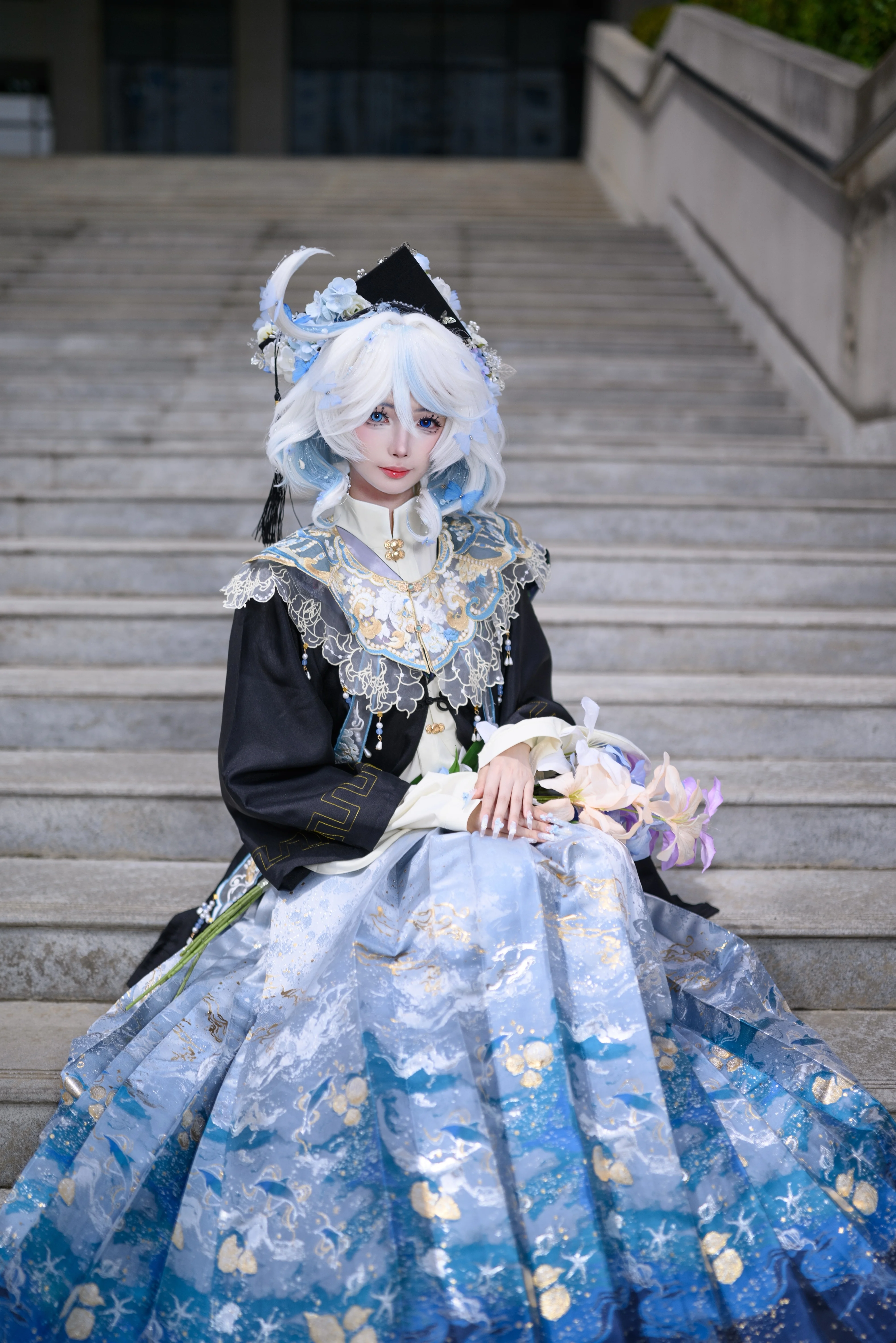 【芙宁娜cos】原神毕业照，裙摆与蝴蝶定格校园青春 - 第 12 张