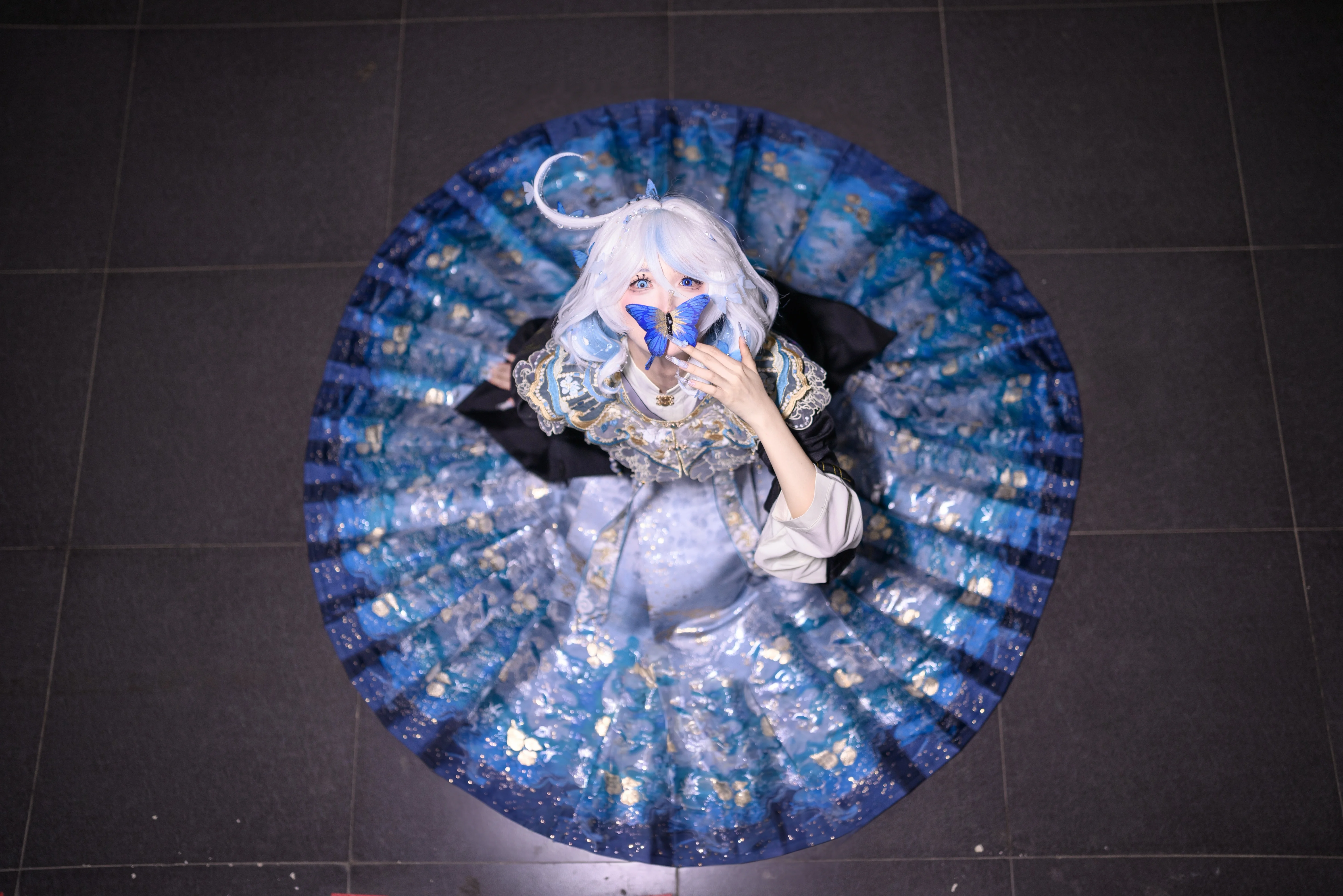 【芙宁娜cos】原神毕业照，裙摆与蝴蝶定格校园青春