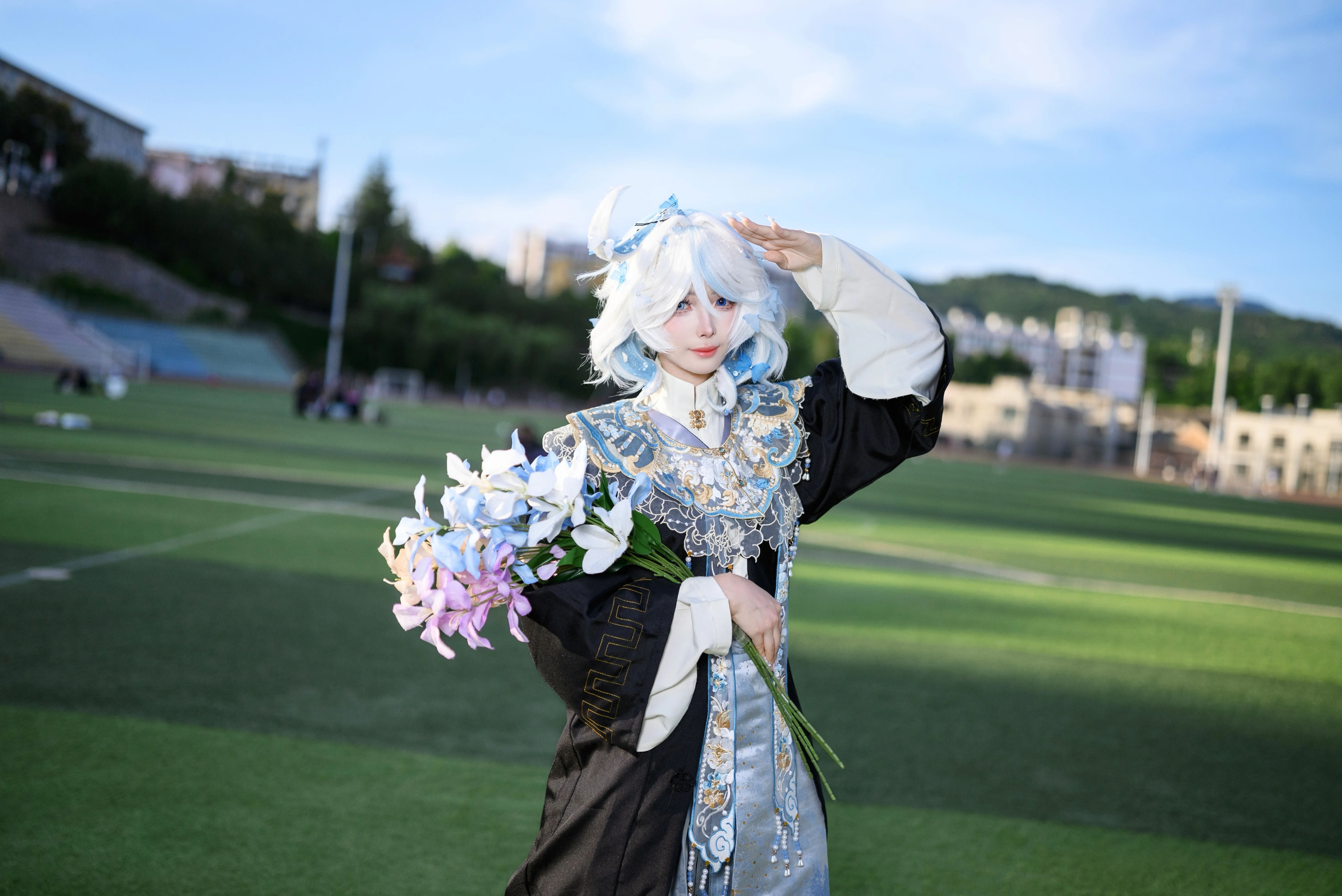 【芙宁娜cos】原神毕业照，裙摆与蝴蝶定格校园青春 - 第 8 张