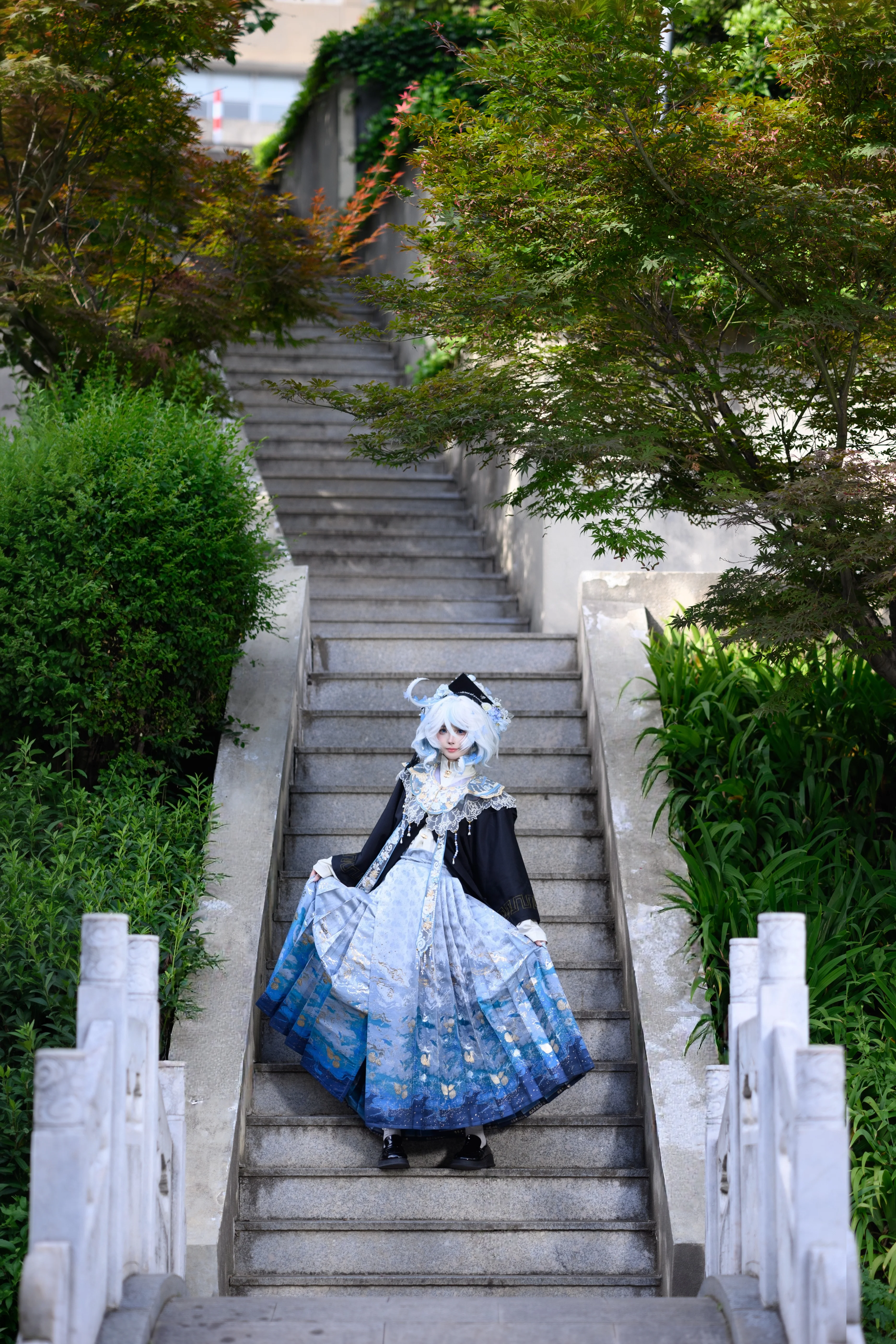 【芙宁娜cos】原神毕业照，裙摆与蝴蝶定格校园青春 - 第 9 张
