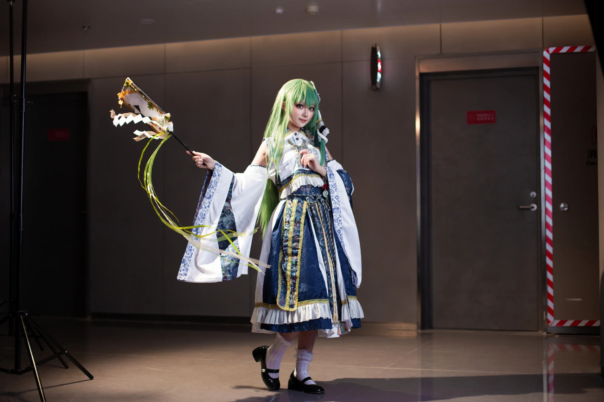 【东风谷早苗cos】神明少女的神乐铃舞步，漫展动作废急救指南 - 第 10 张