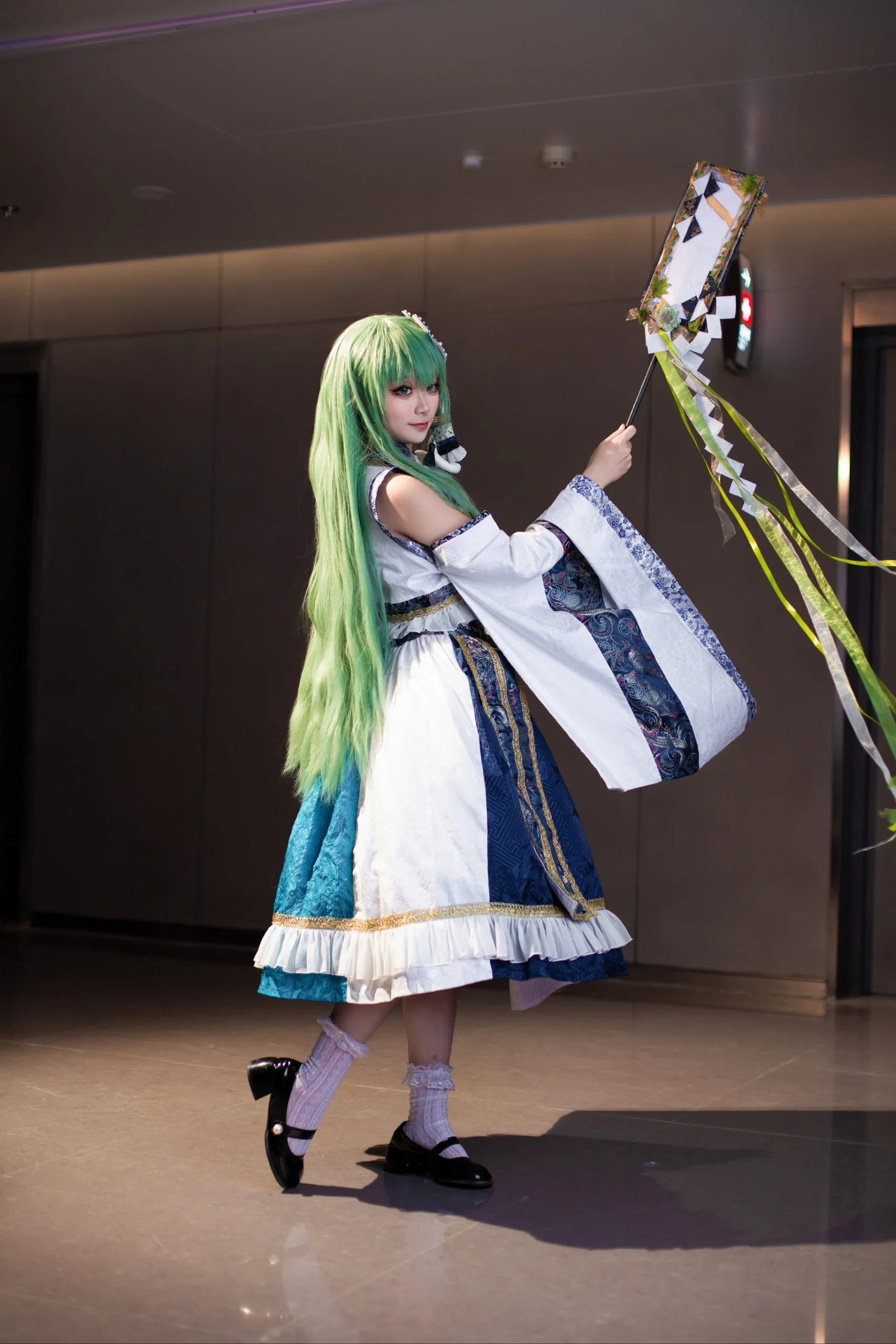【东风谷早苗cos】神明少女的神乐铃舞步，漫展动作废急救指南 - 第 13 张