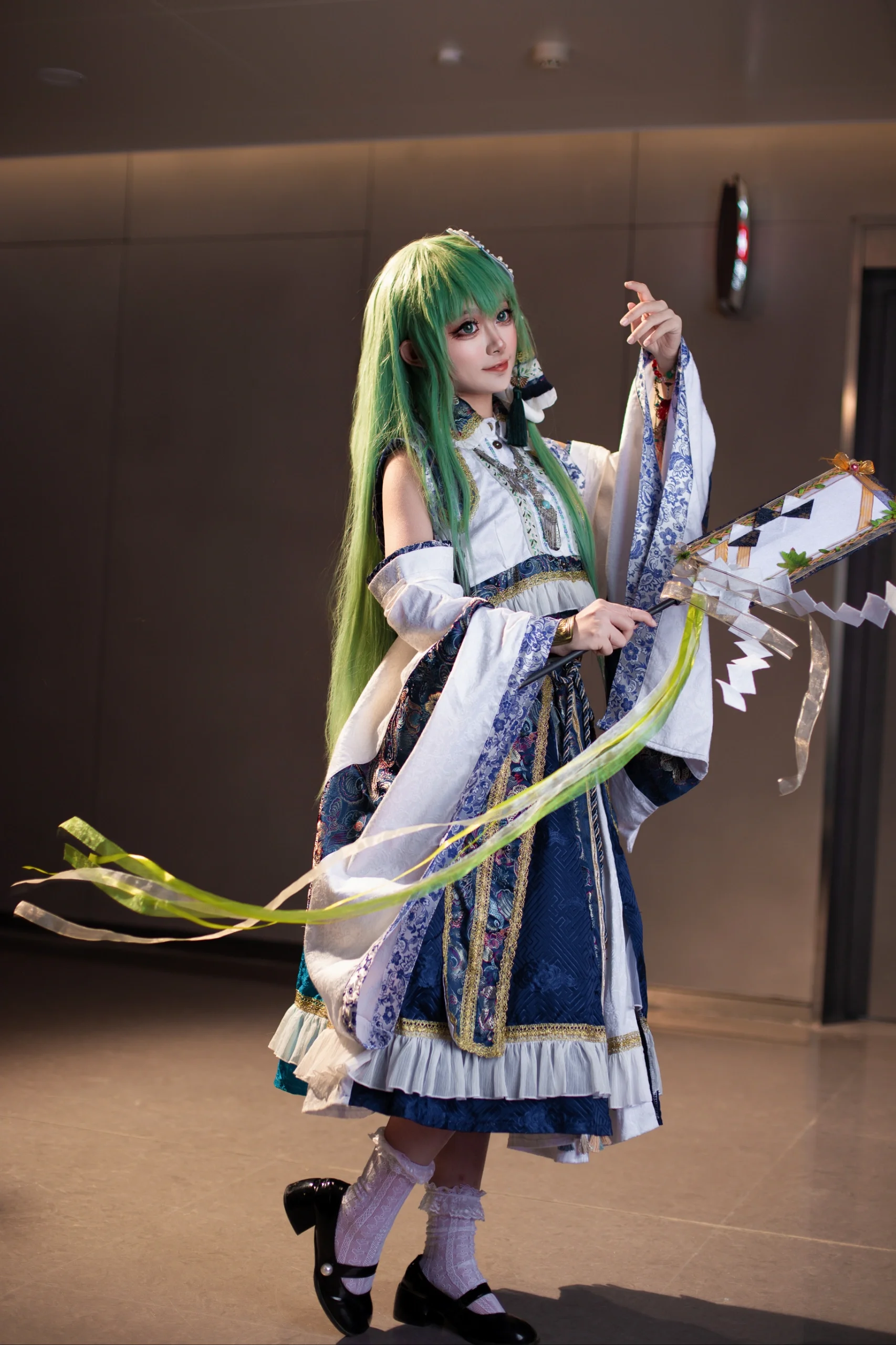 【东风谷早苗cos】神明少女的神乐铃舞步，漫展动作废急救指南 - 第 15 张