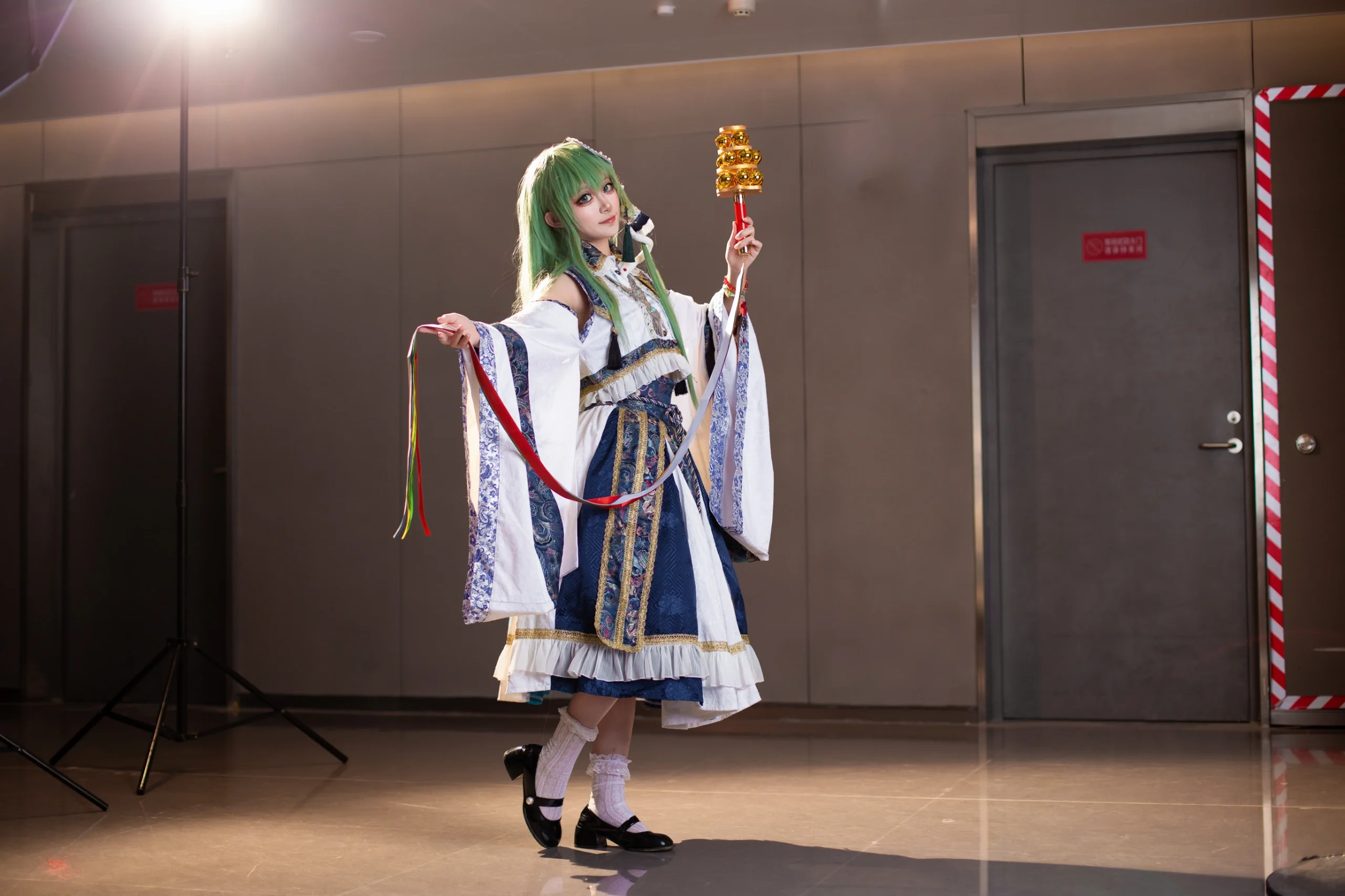 【东风谷早苗cos】神明少女的神乐铃舞步，漫展动作废急救指南 - 第 16 张