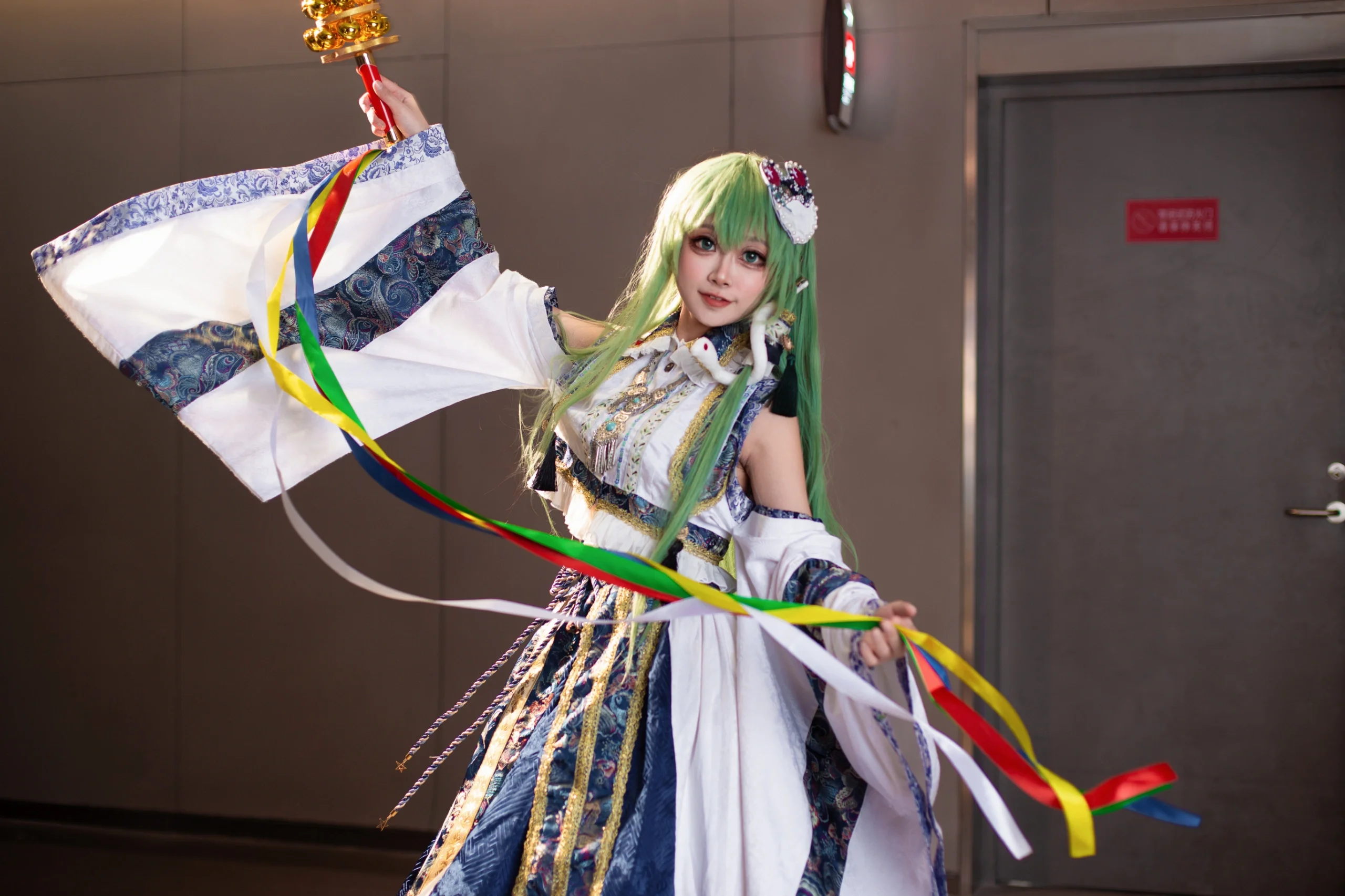 【东风谷早苗cos】神明少女的神乐铃舞步，漫展动作废急救指南 - 第 9 张