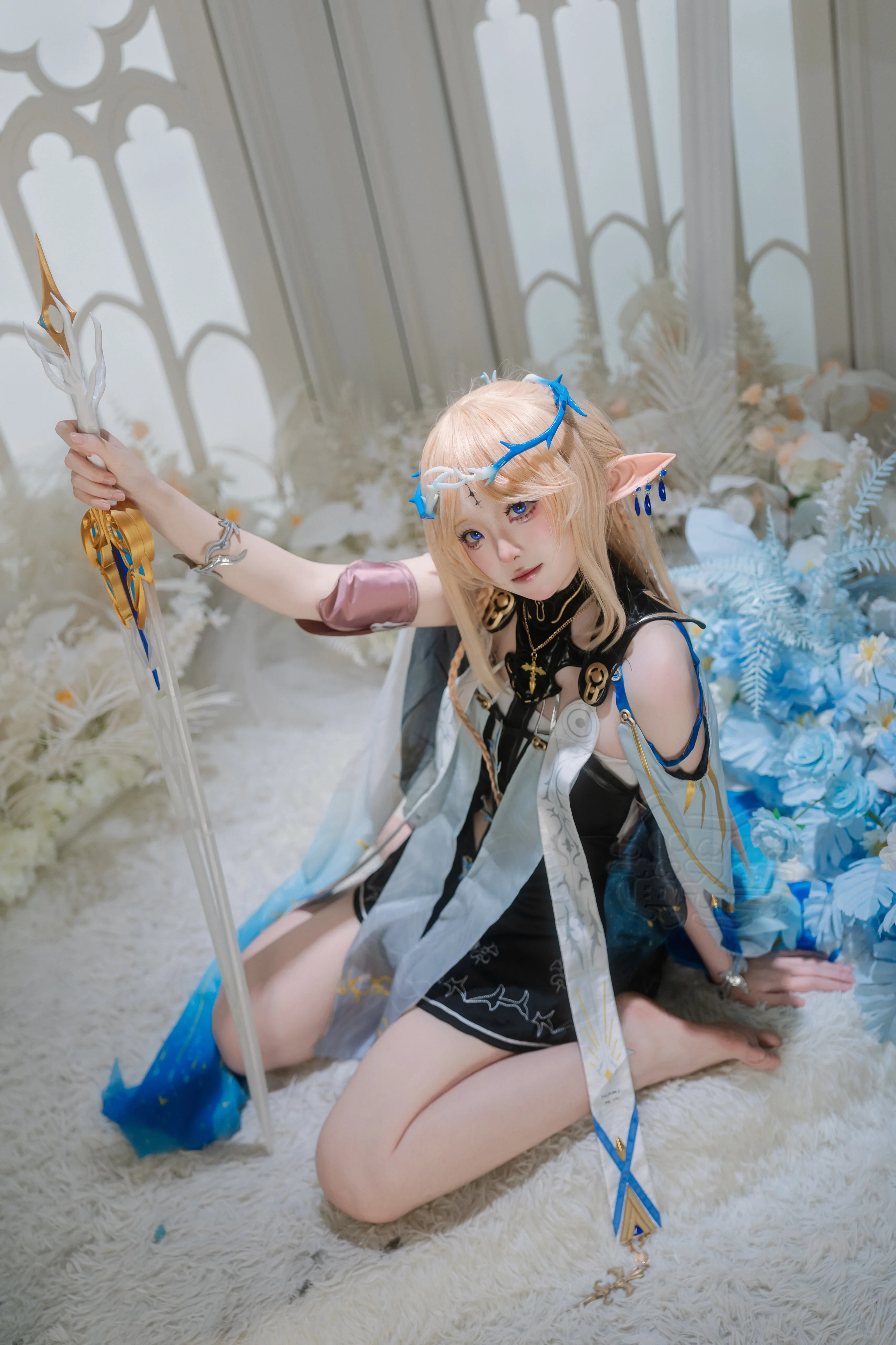 [Cartethyia Cosplay] Wuthering Waves, An Aloof Elf Girl Under the Gothic White Wall - Image 1