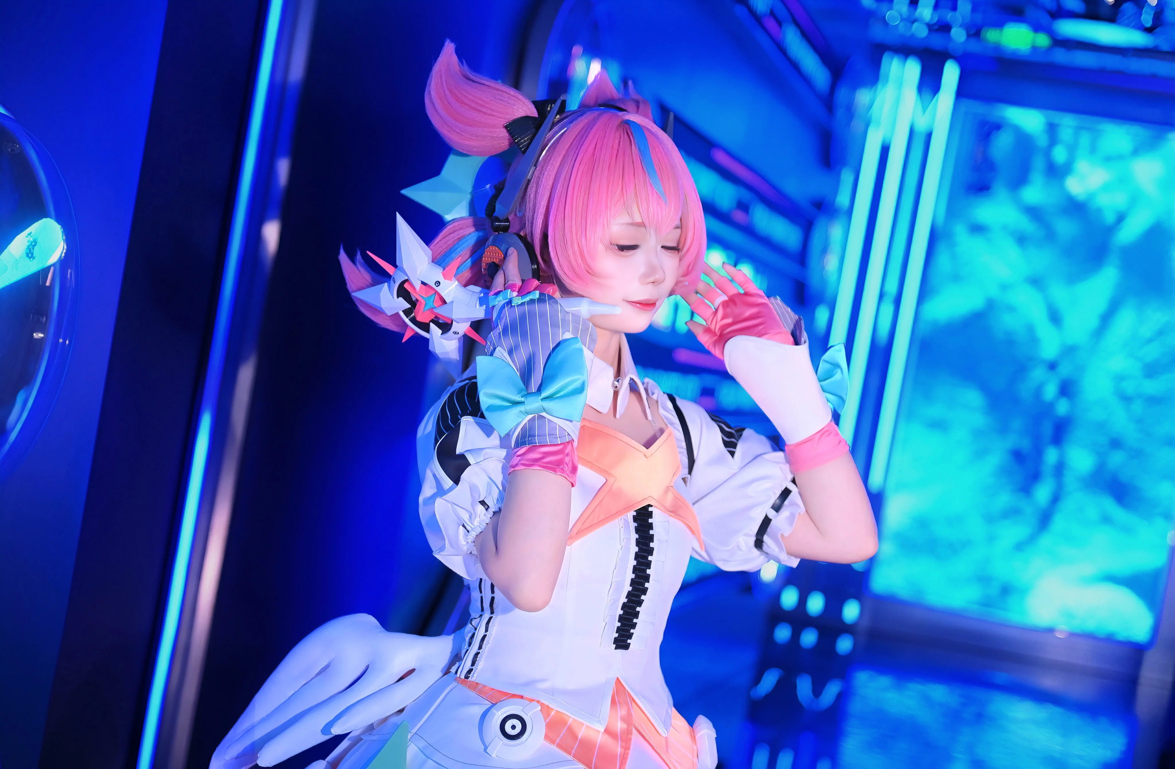 【爱芮cos】抱着许愿瓶，把妄想和歌声都装进绝区零 - 第 5 张