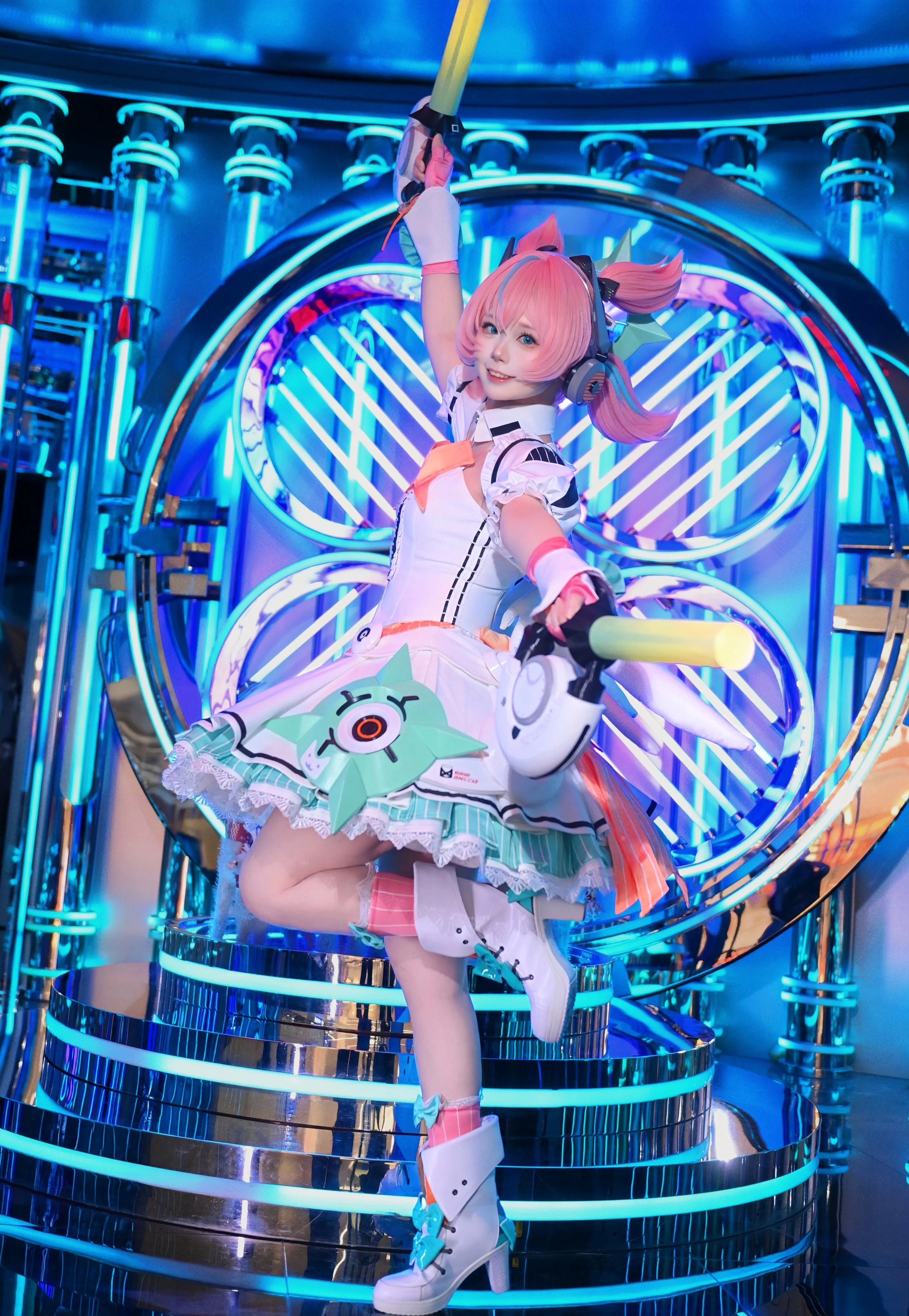 【爱芮cos】抱着许愿瓶，把妄想和歌声都装进绝区零 - 第 9 张
