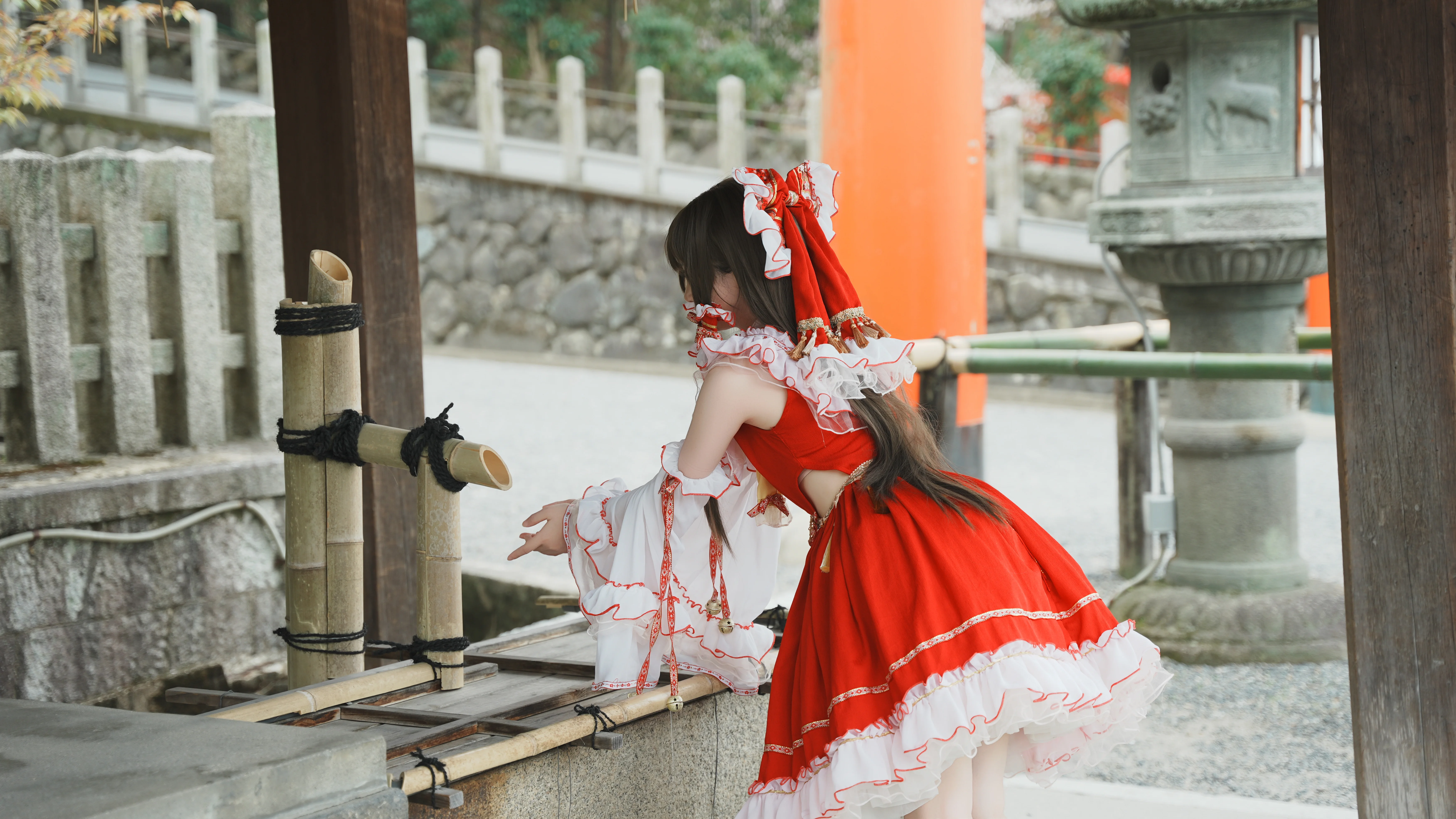 【博丽灵梦cos】在古朴神社中捕捉灵动神韵 - 第2张