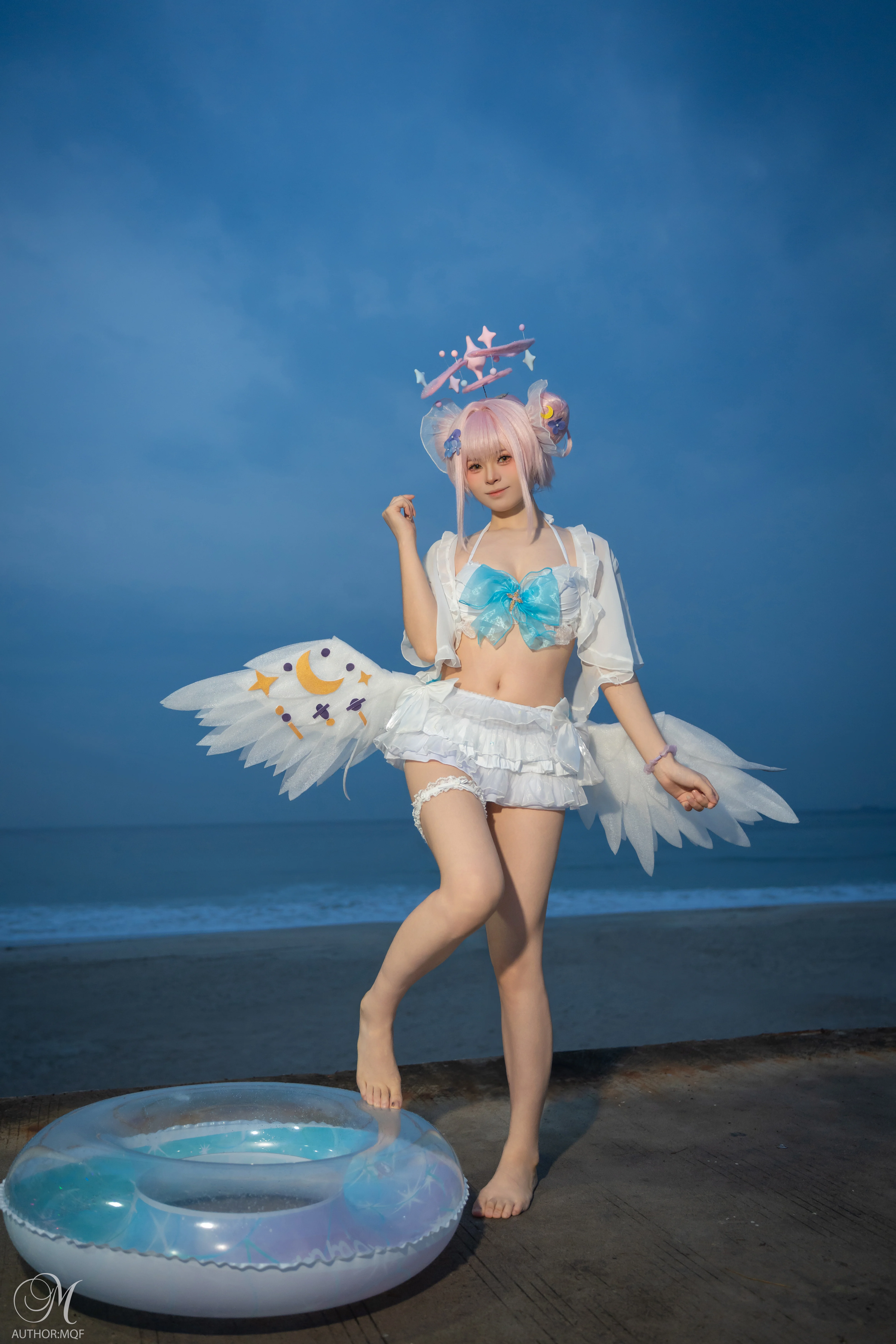 【聖園ミカ コスプレ】ブルーアーカイブ、黄昏の海辺の水着記録 - 4 枚目