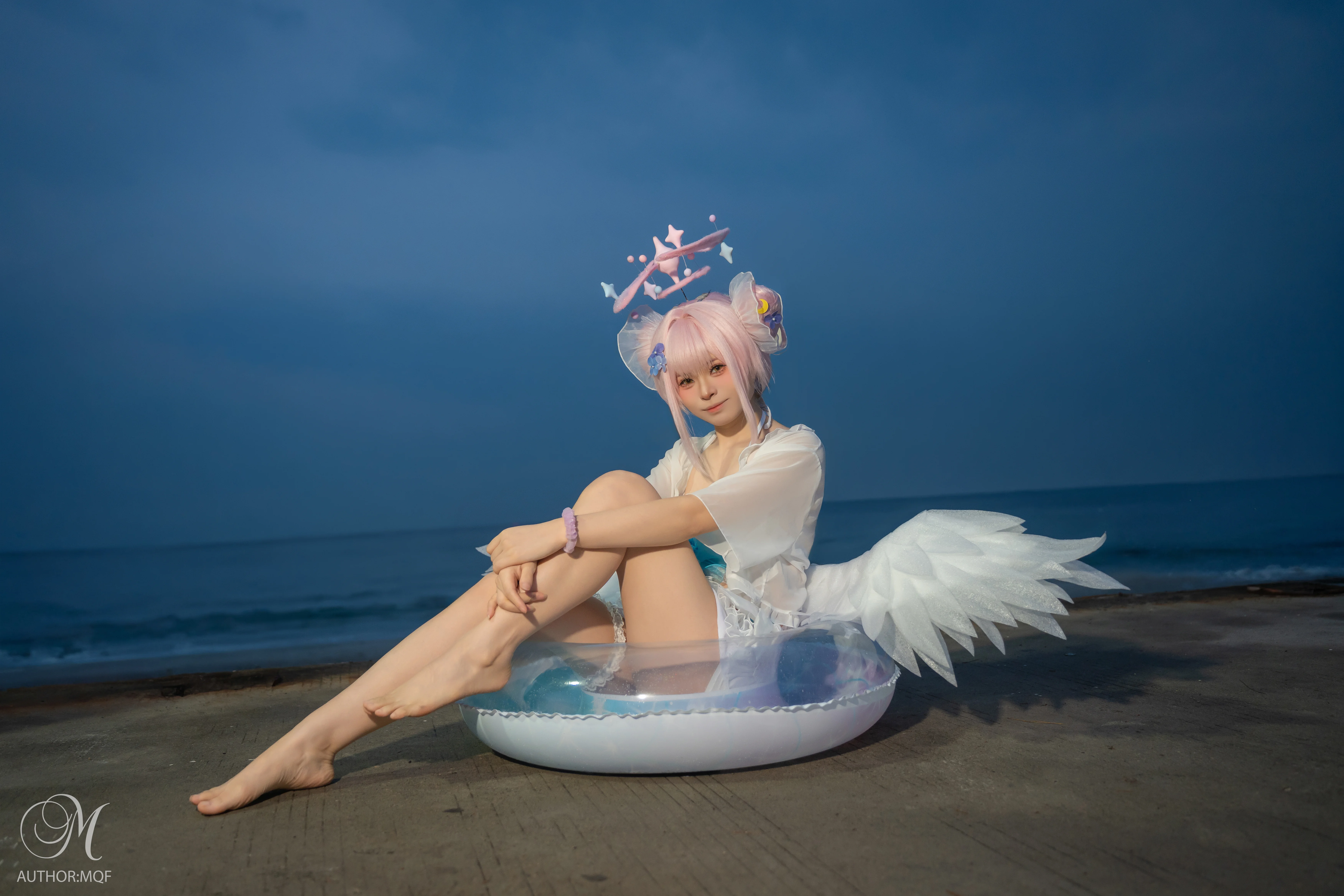 【聖園ミカ コスプレ】ブルーアーカイブ、黄昏の海辺の水着記録 - 5 枚目