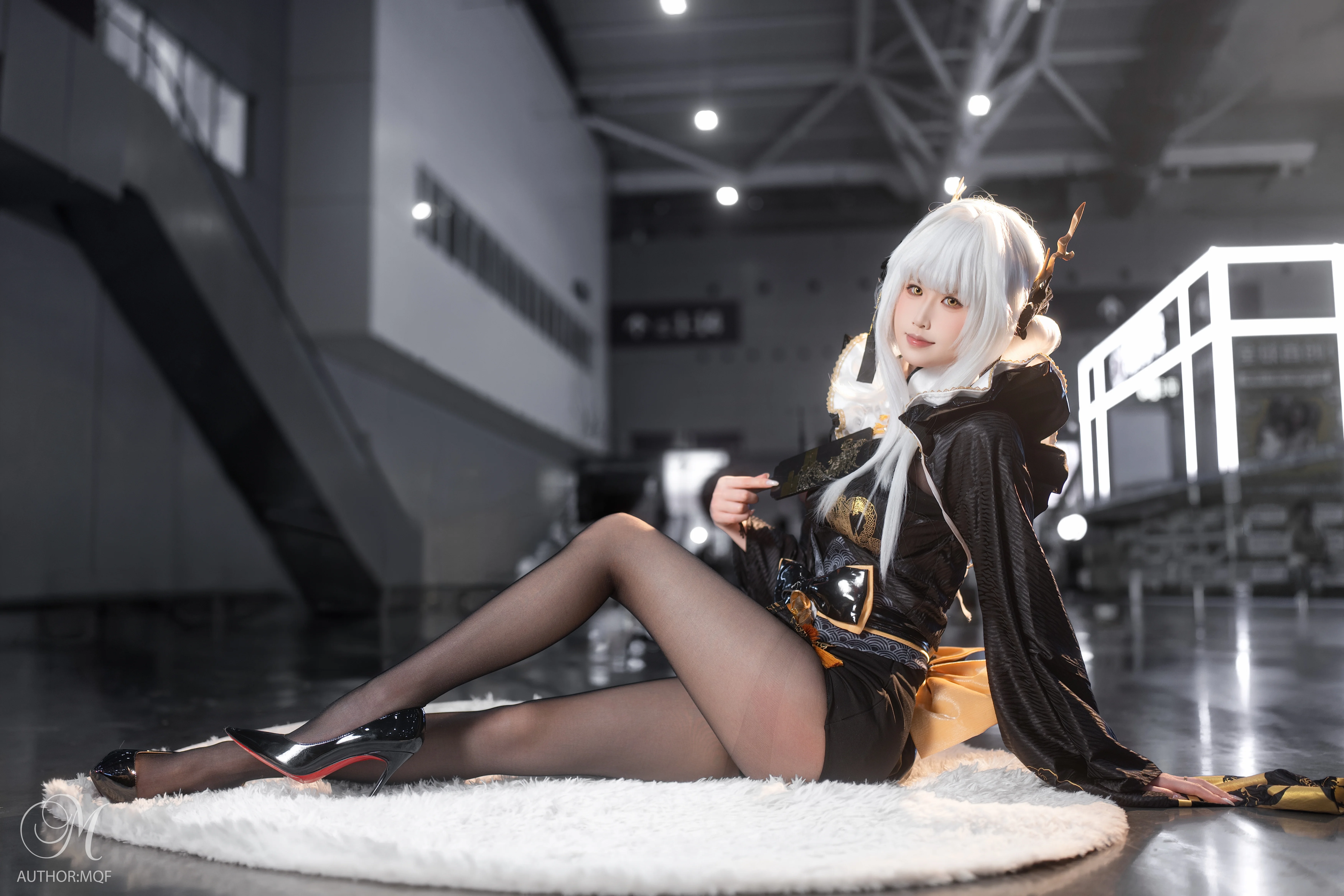 【布兰儿cos】胜利女神中的白兔，黑白交织的漫展瞬间 - 第 1 张