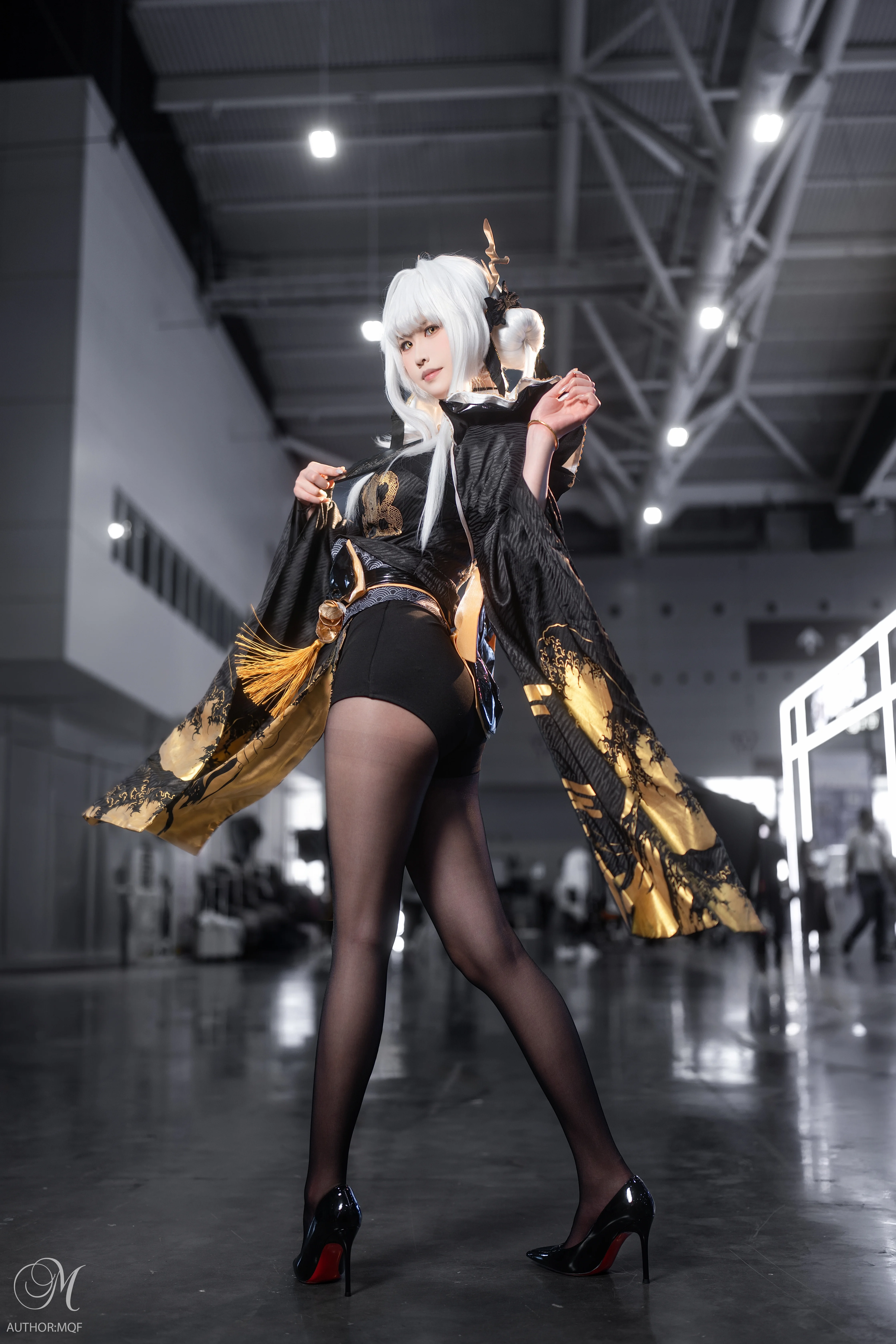 【布兰儿cos】胜利女神中的白兔，黑白交织的漫展瞬间