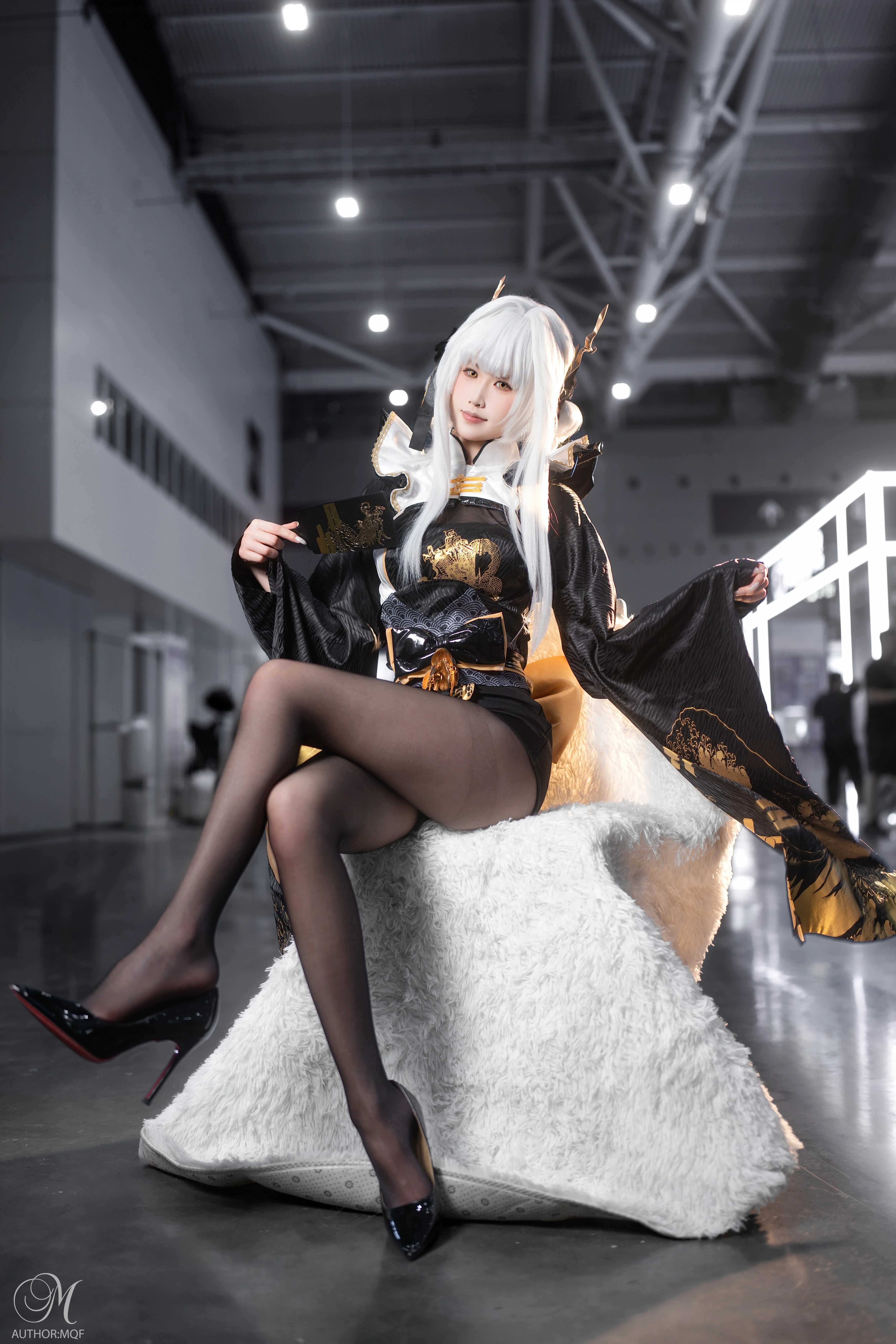 【布兰儿cos】胜利女神中的白兔，黑白交织的漫展瞬间 - 第 3 张