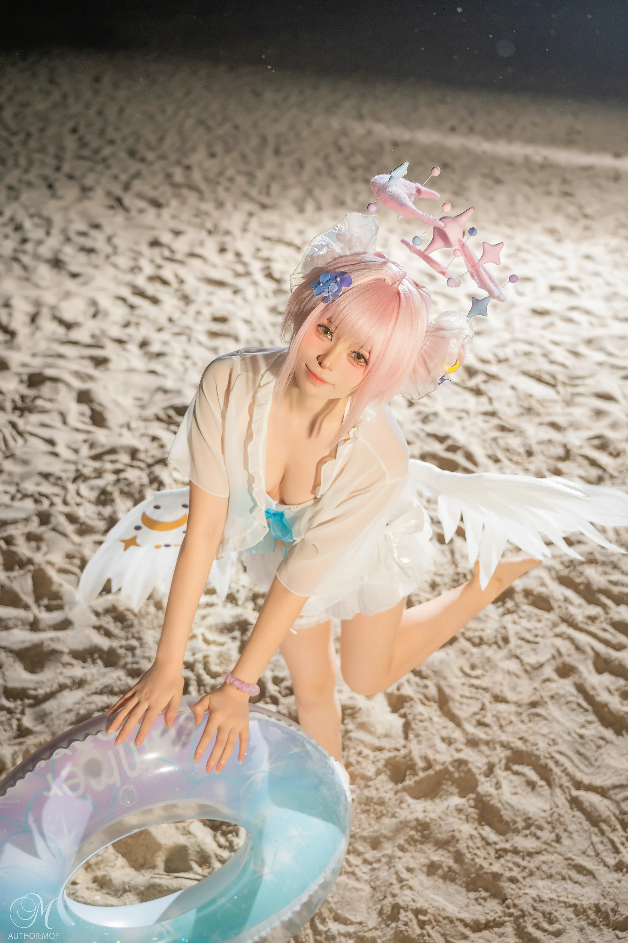 [Misono Mika Cosplay] Blue Archive Swimsuit, a Refreshing Casual Shoot at the Night Beach - Image 2