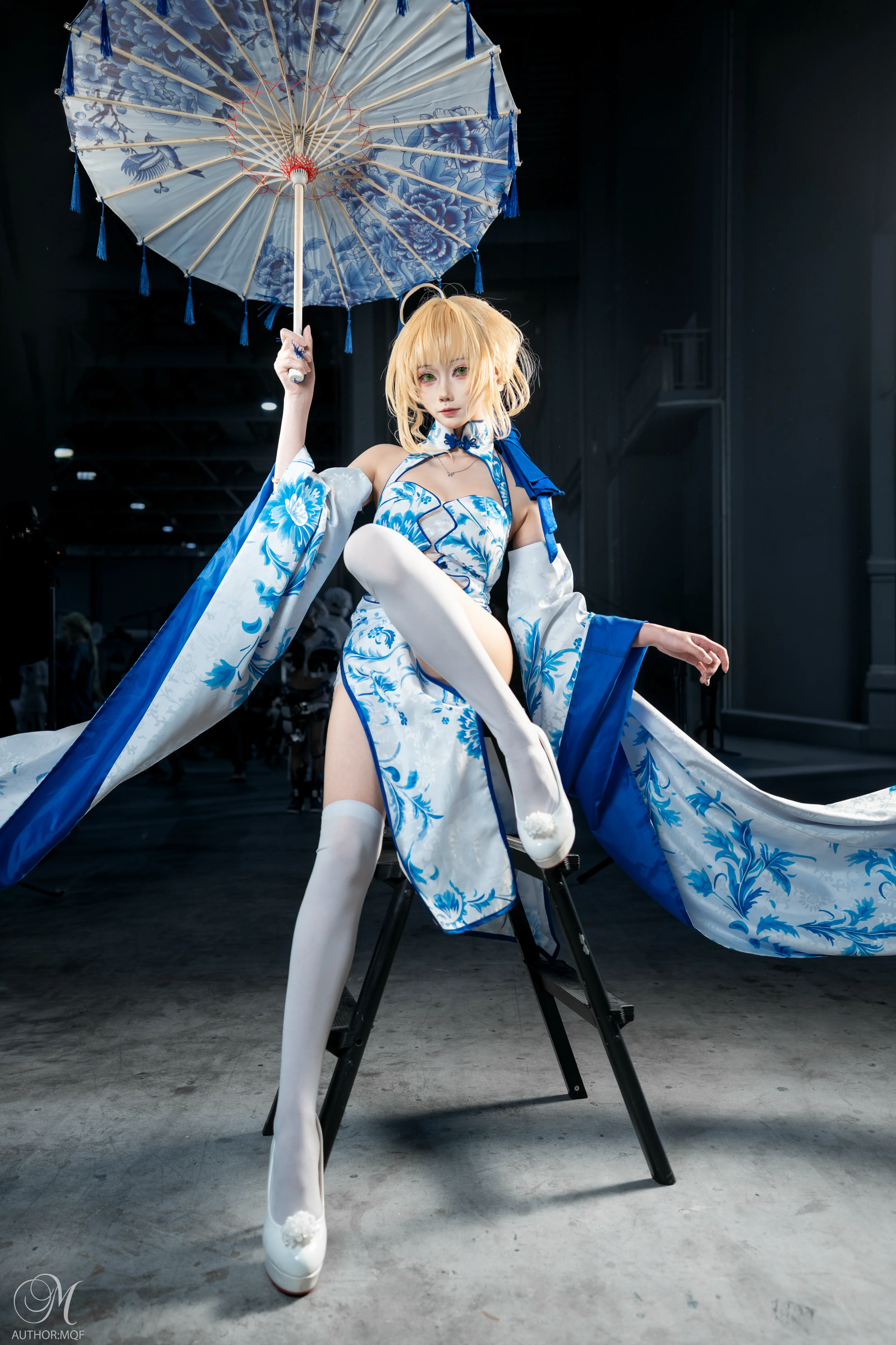 [Saber Cosplay] Sharing Anime Convention Photos of the Blue and White Porcelain Style Look - Image 2