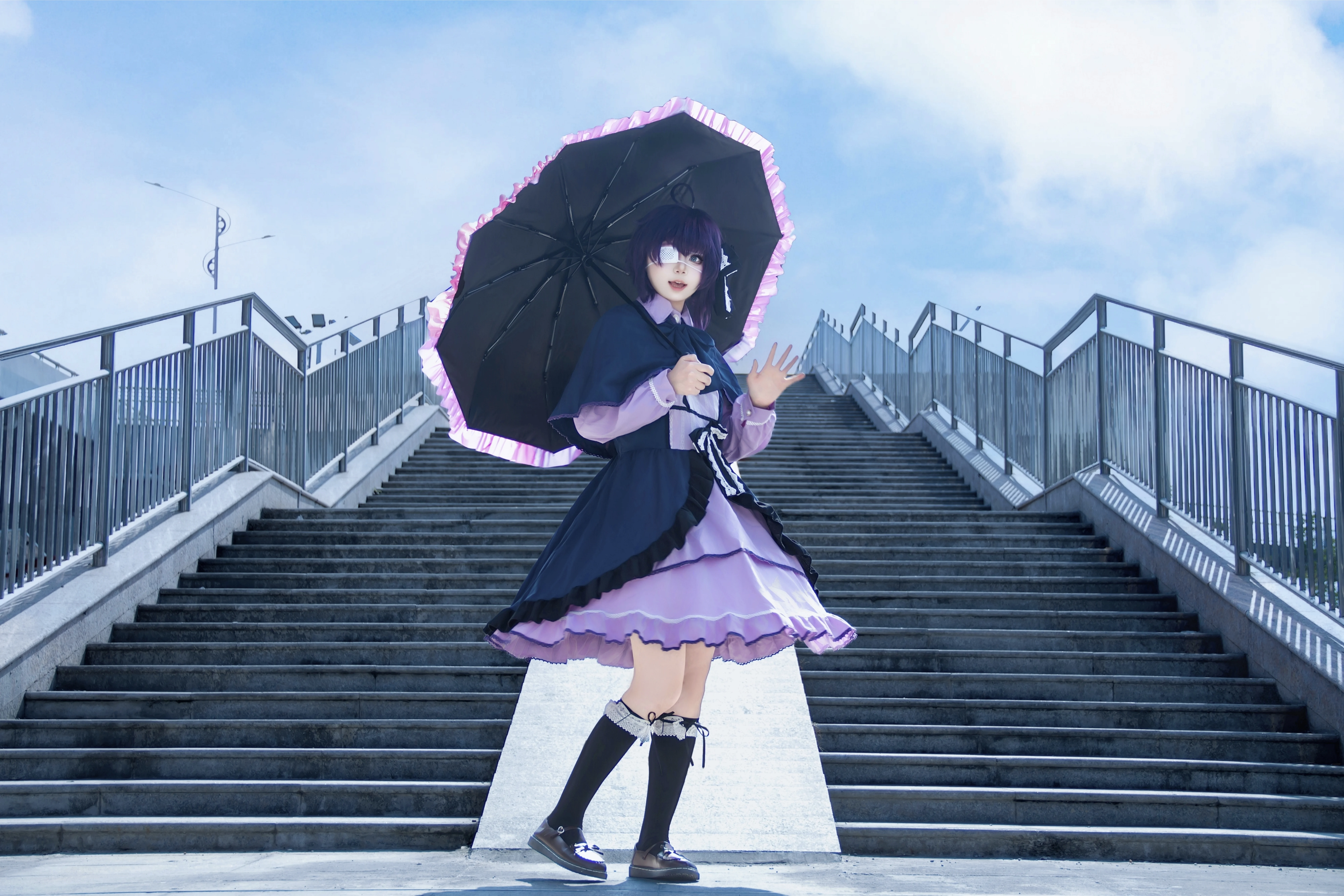 【小鳥遊六花 コスプレ】階段の上の邪王真眼が一番輝く - 1 枚目