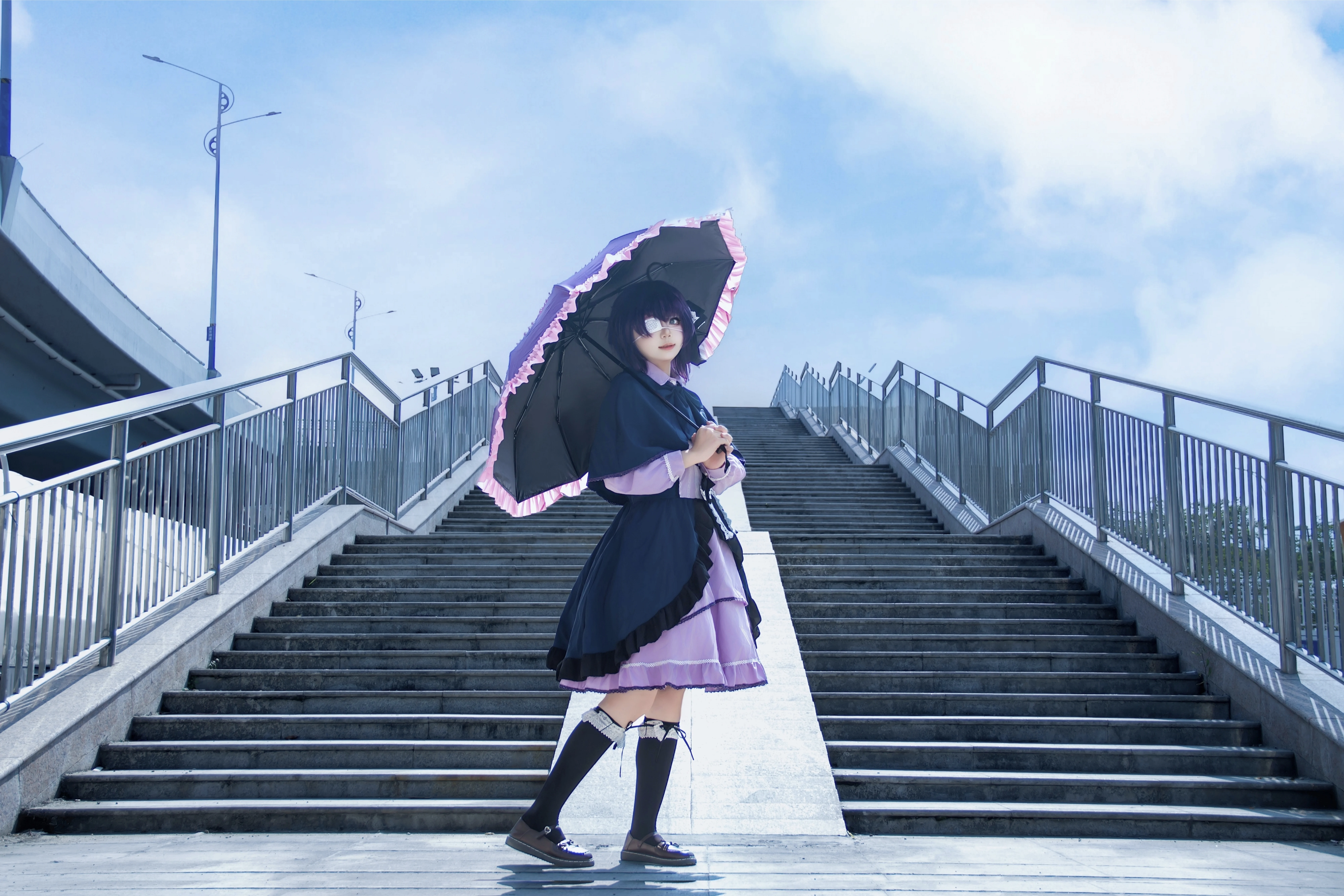 【小鳥遊六花 コスプレ】階段の上の邪王真眼が一番輝く