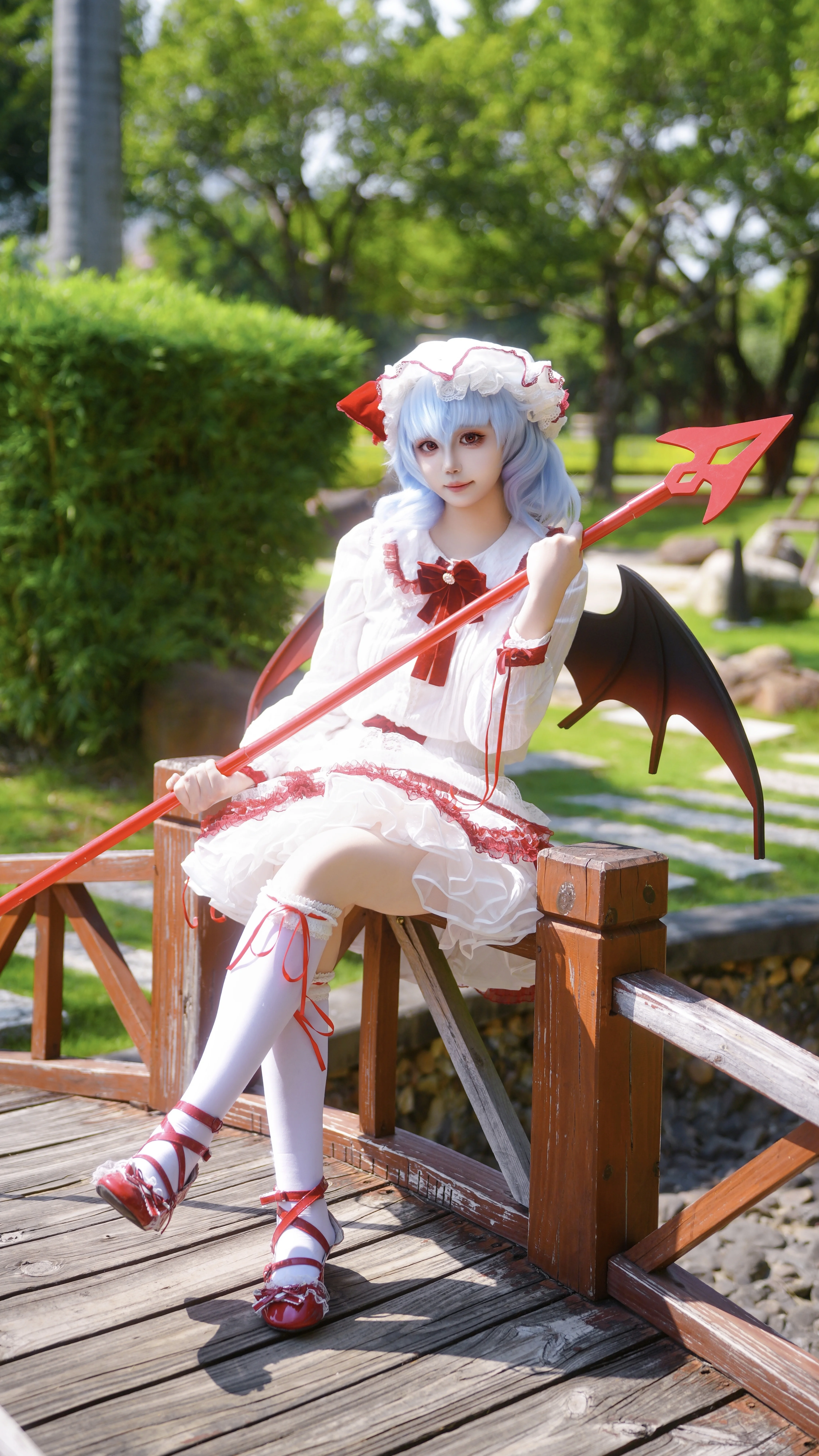 【レミリアコスプレ】太陽の下で日光浴を楽しむ紅魔館のお嬢様