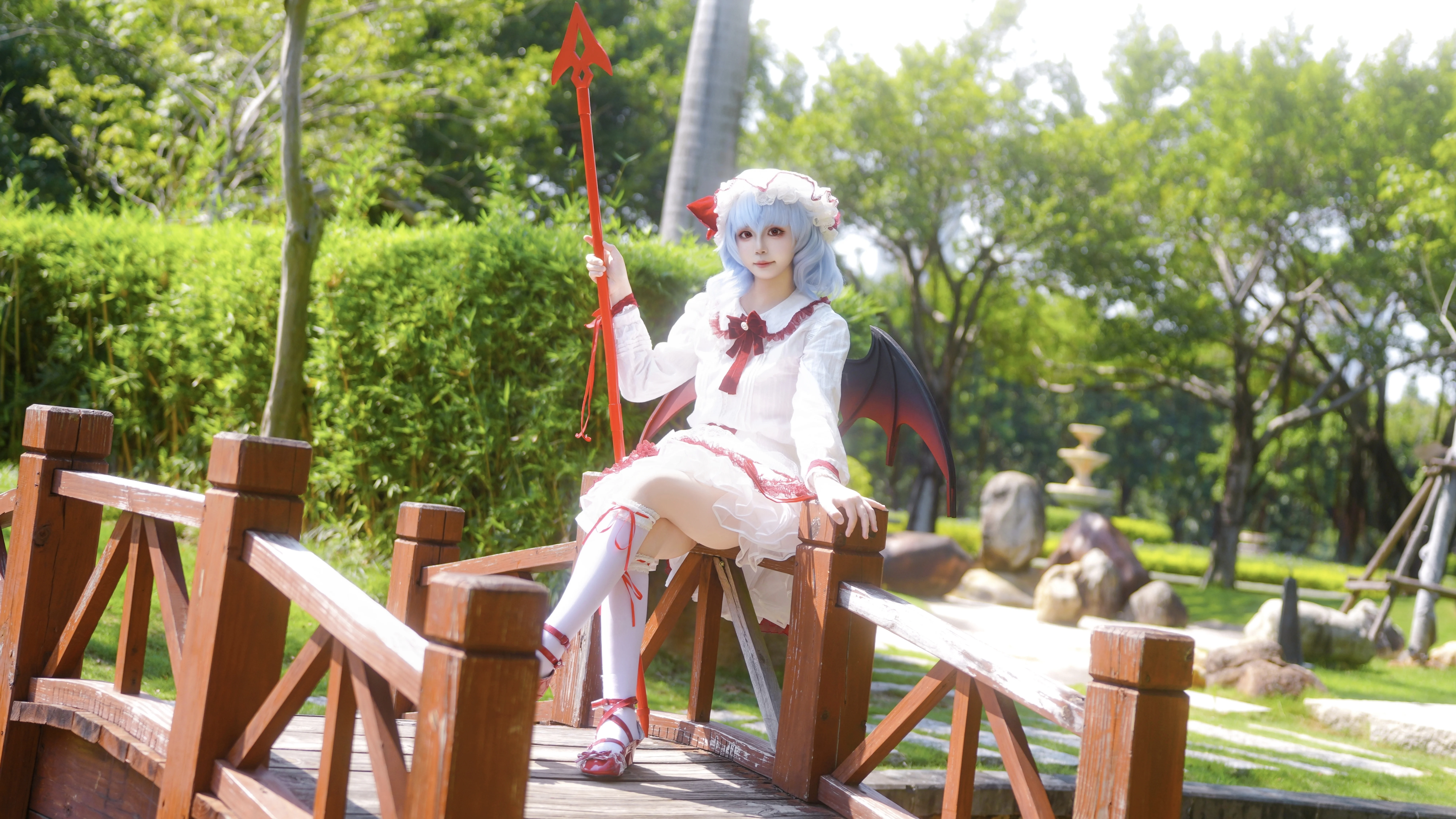 【レミリアコスプレ】太陽の下で日光浴を楽しむ紅魔館のお嬢様 - 3 枚目