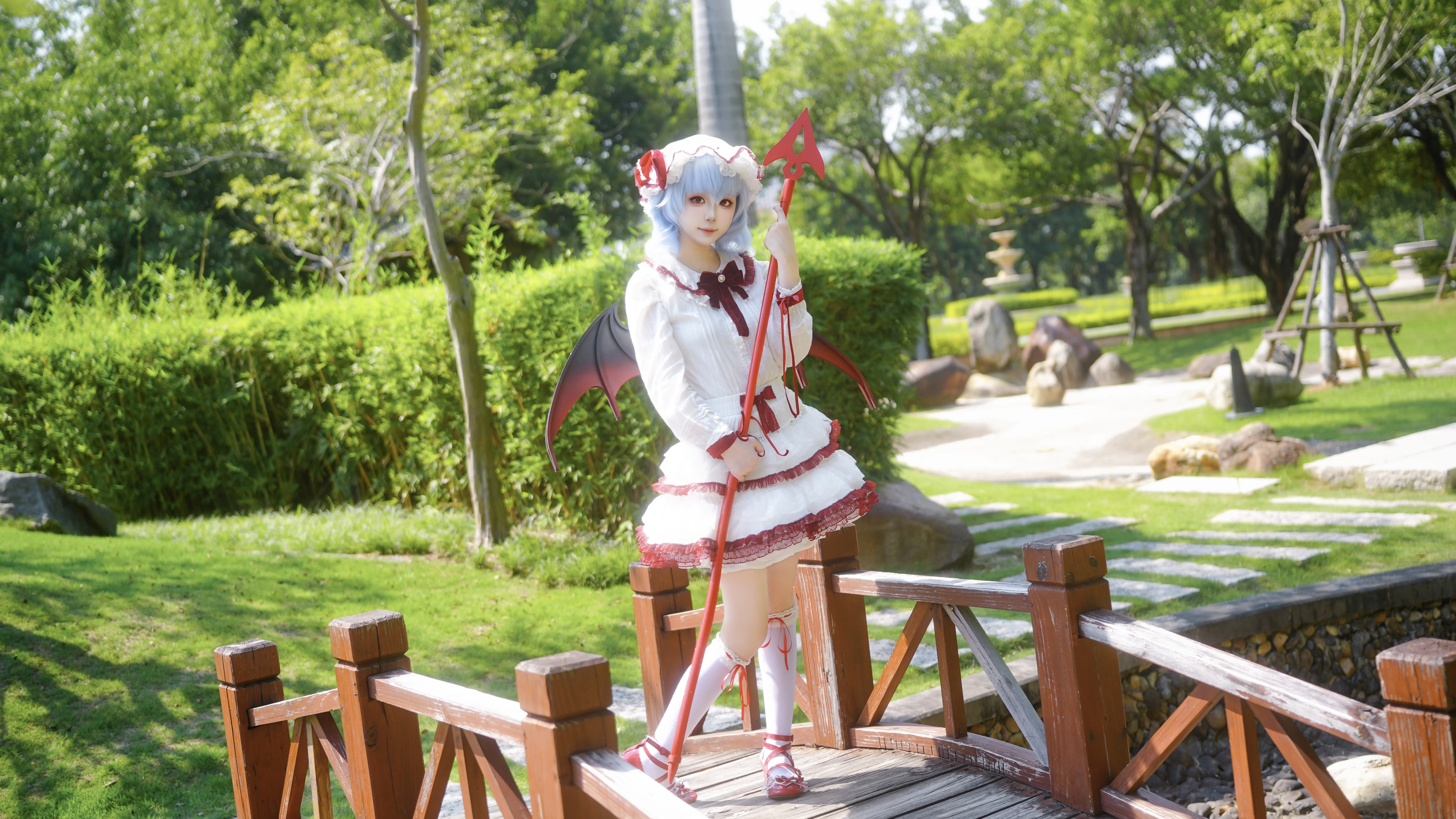 【レミリアコスプレ】太陽の下で日光浴を楽しむ紅魔館のお嬢様 - 4 枚目