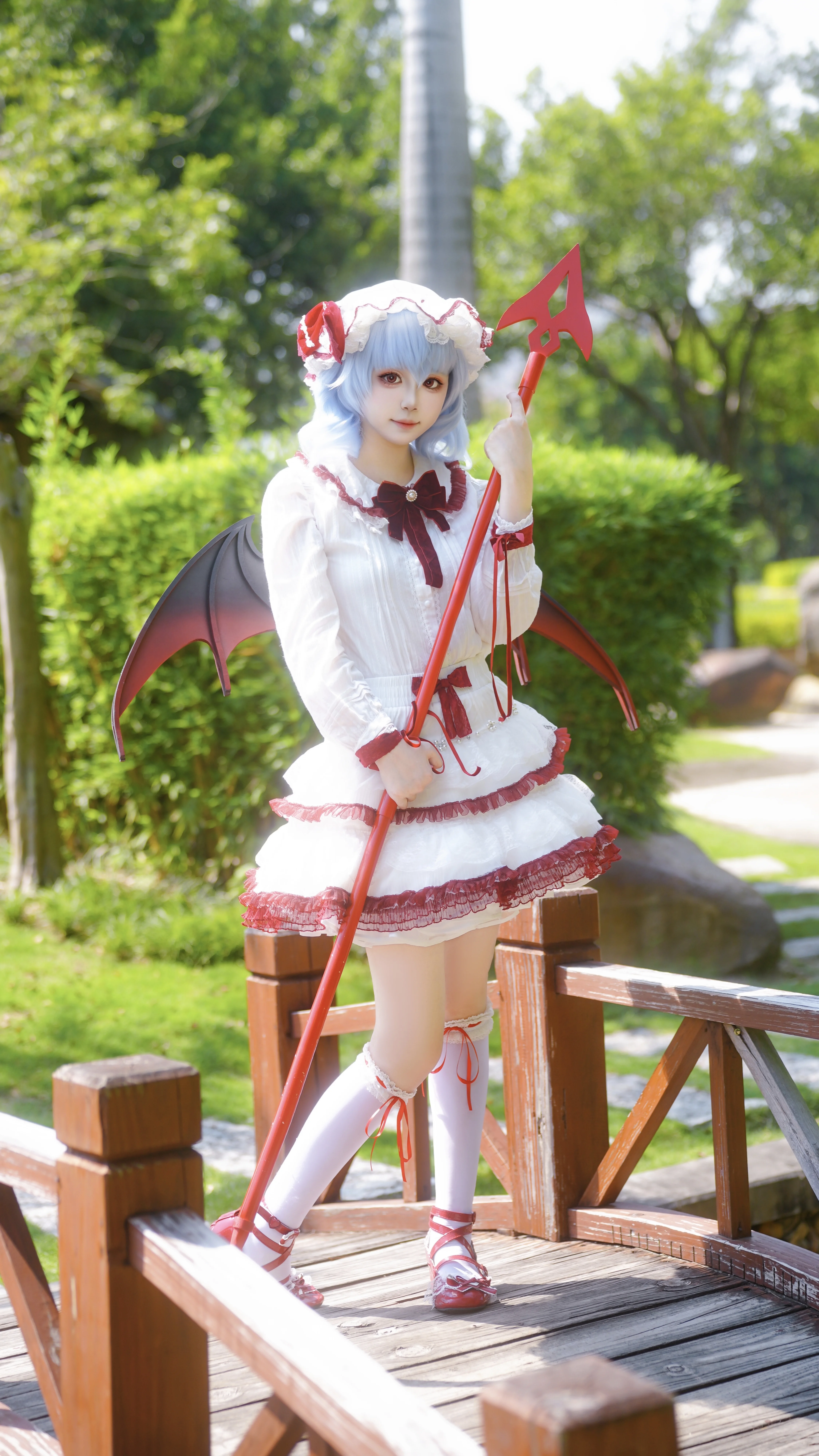 【レミリアコスプレ】太陽の下で日光浴を楽しむ紅魔館のお嬢様 - 5 枚目