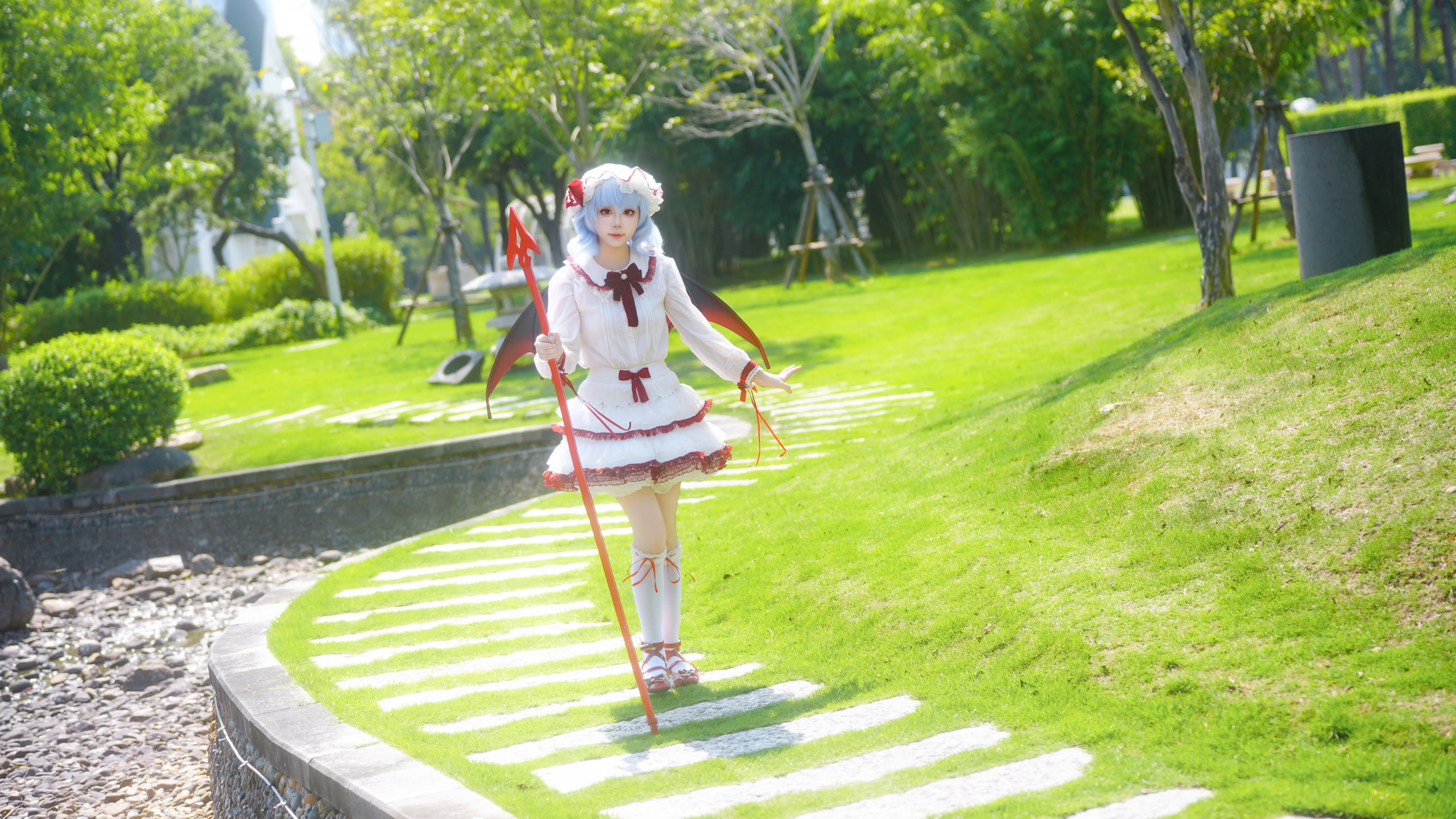 【レミリアコスプレ】太陽の下で日光浴を楽しむ紅魔館のお嬢様 - 6 枚目