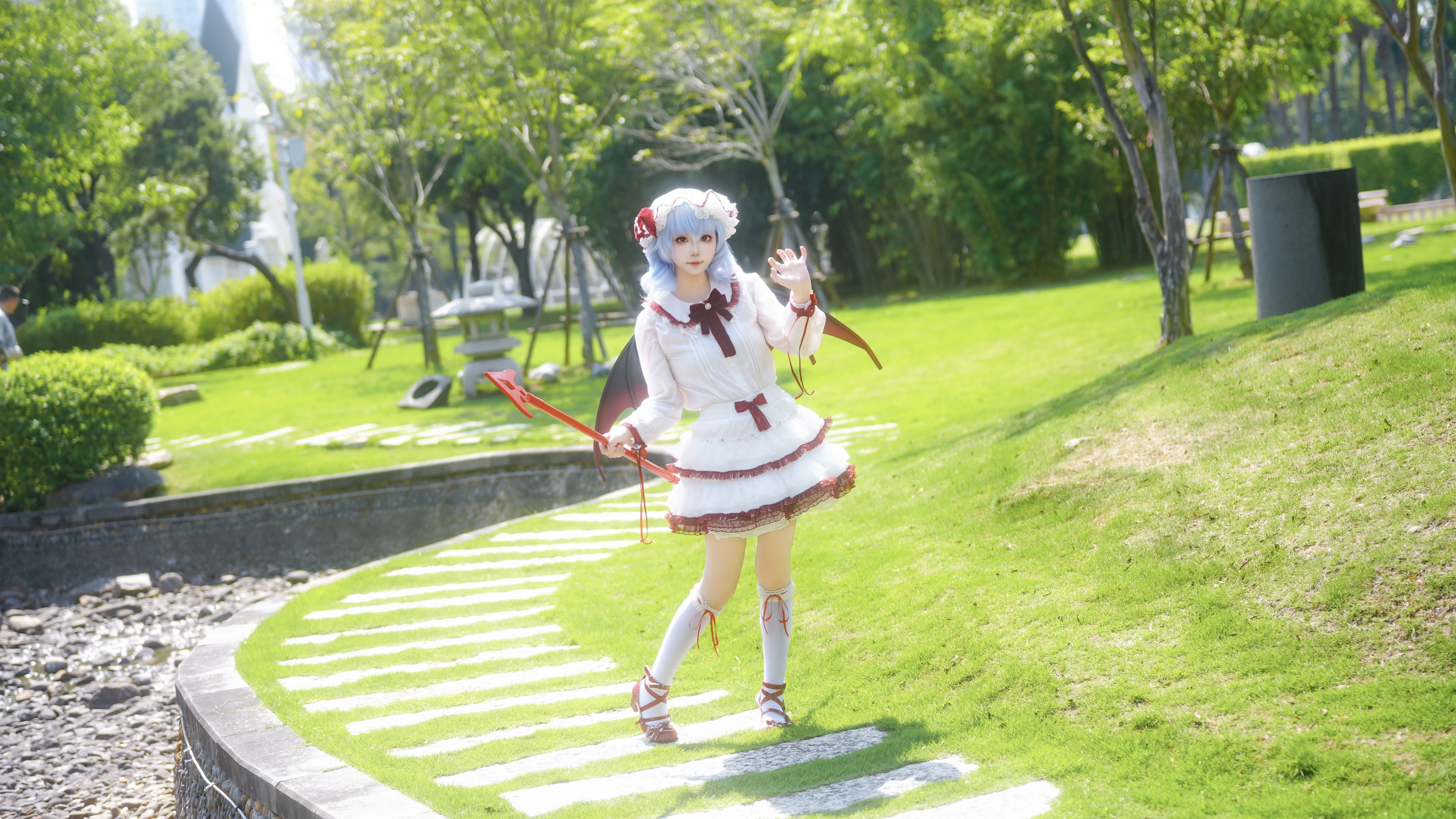 【レミリアコスプレ】太陽の下で日光浴を楽しむ紅魔館のお嬢様 - 7 枚目