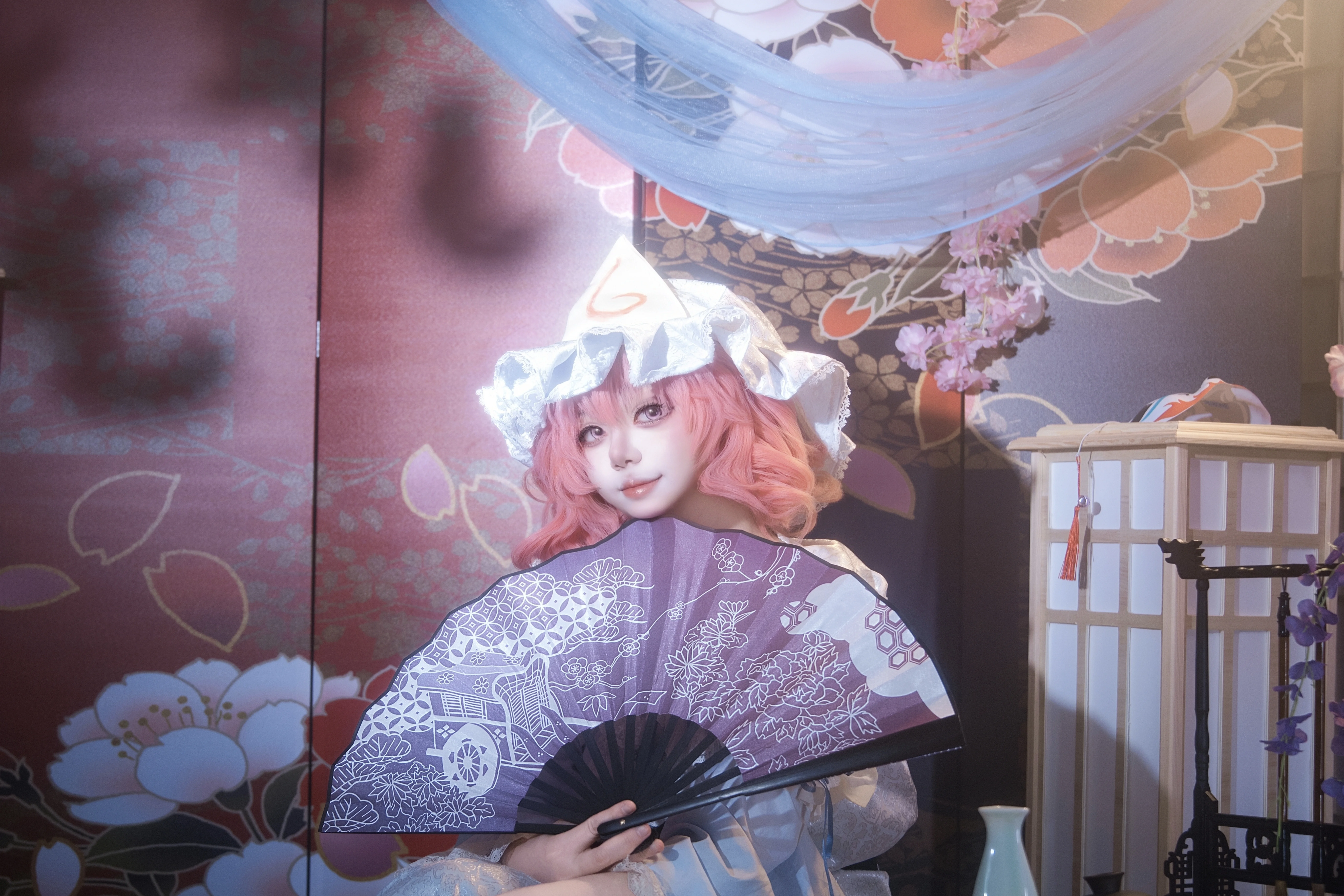【西行寺幽々子コスプレ】和風屏風の前に佇む幽冥の楼閣のお嬢様 - 4 枚目