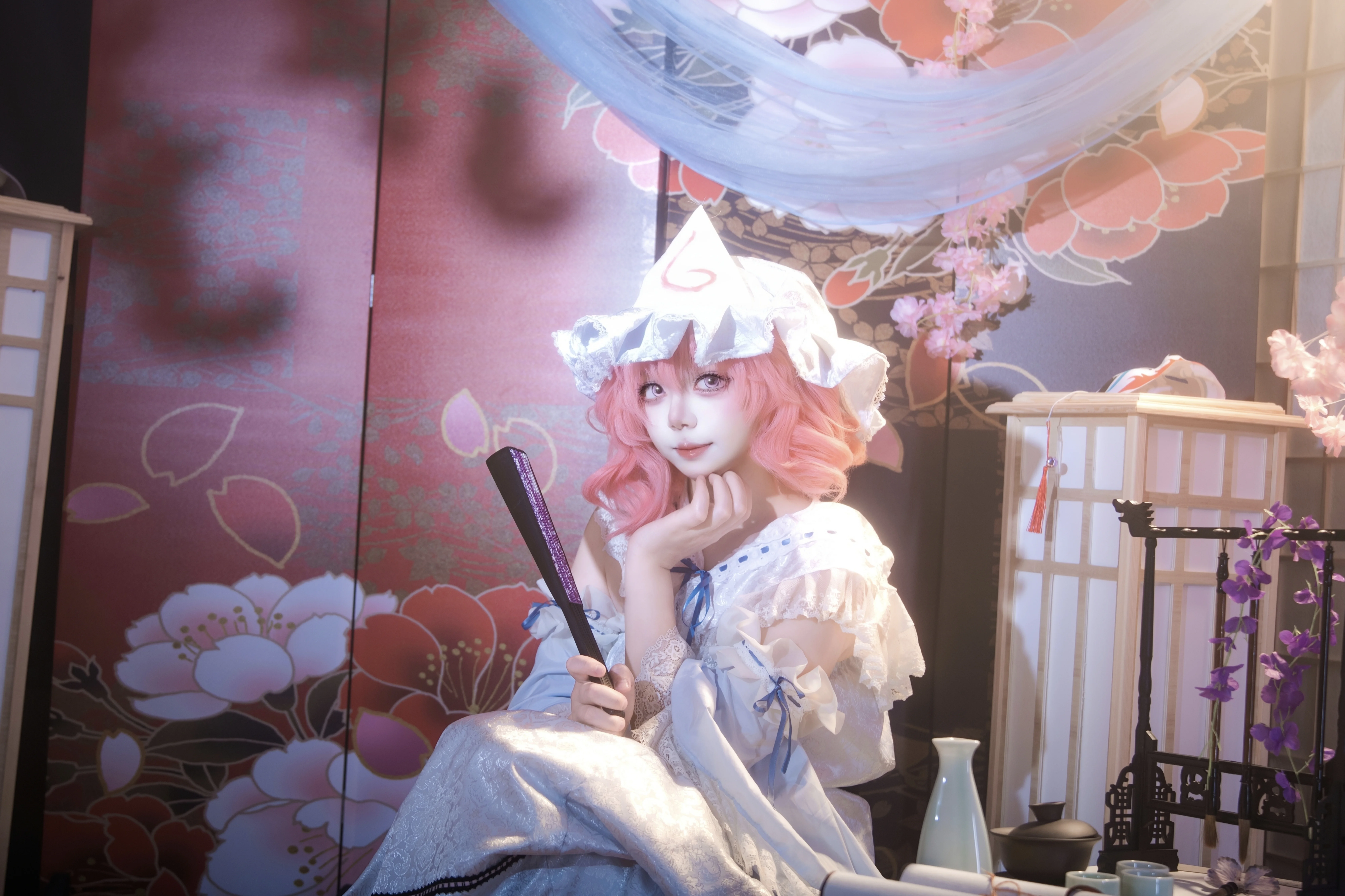 【西行寺幽々子コスプレ】和風屏風の前に佇む幽冥の楼閣のお嬢様