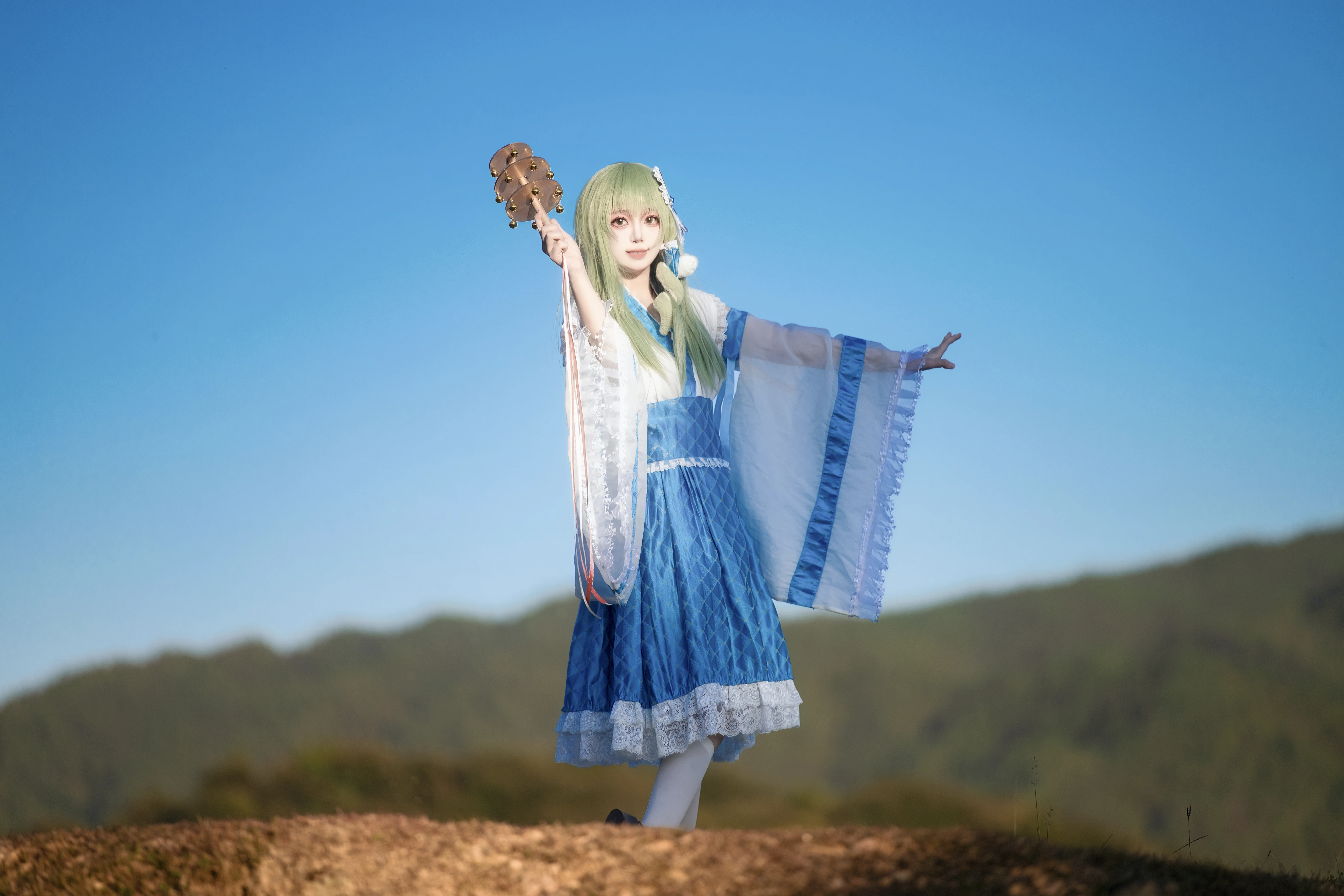 【東風谷早苗 コスプレ】東方風神録の巫女、山頂の舞と風 - 5 枚目