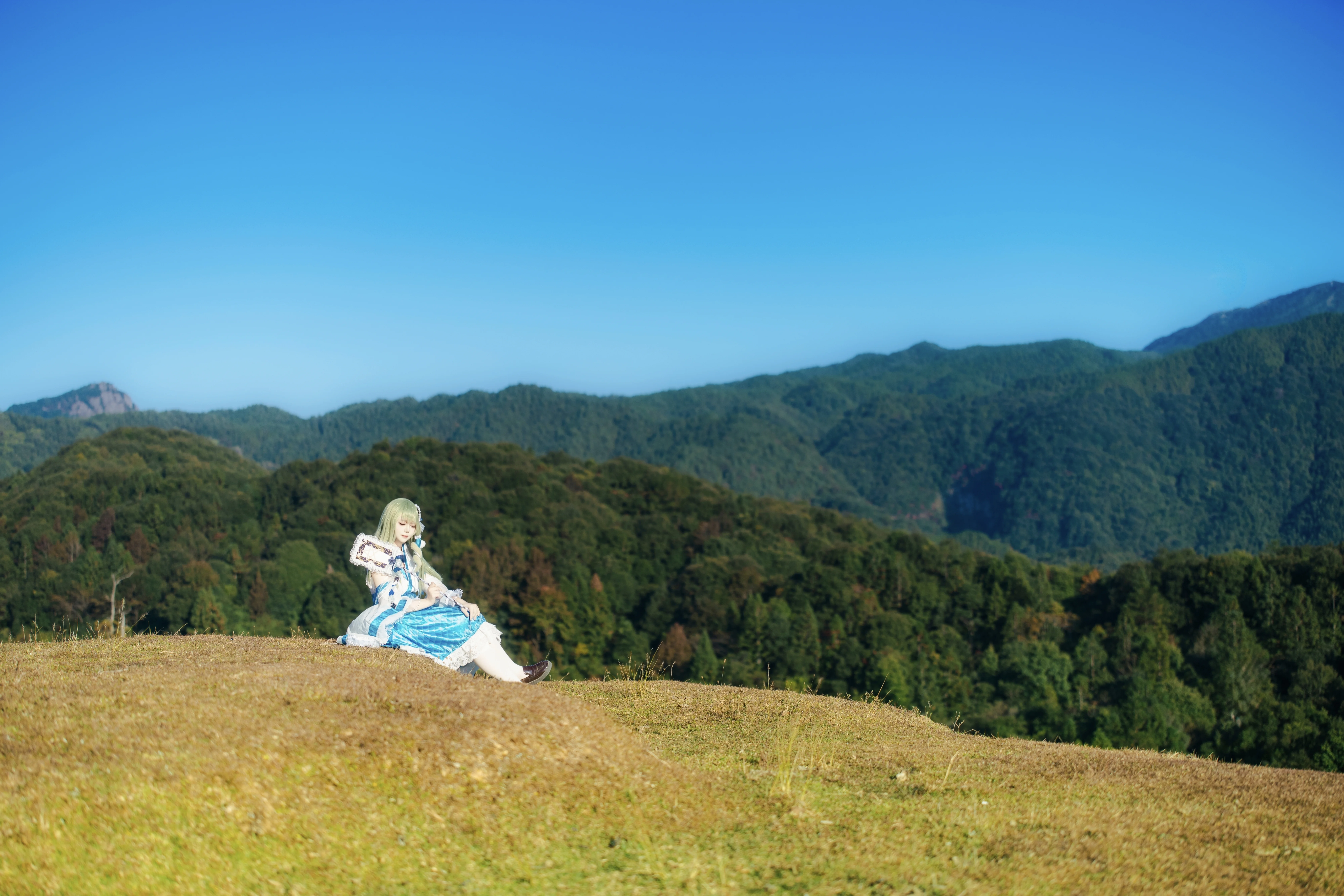 【東風谷早苗 コスプレ】東方風神録の巫女、山頂の舞と風 - 6 枚目