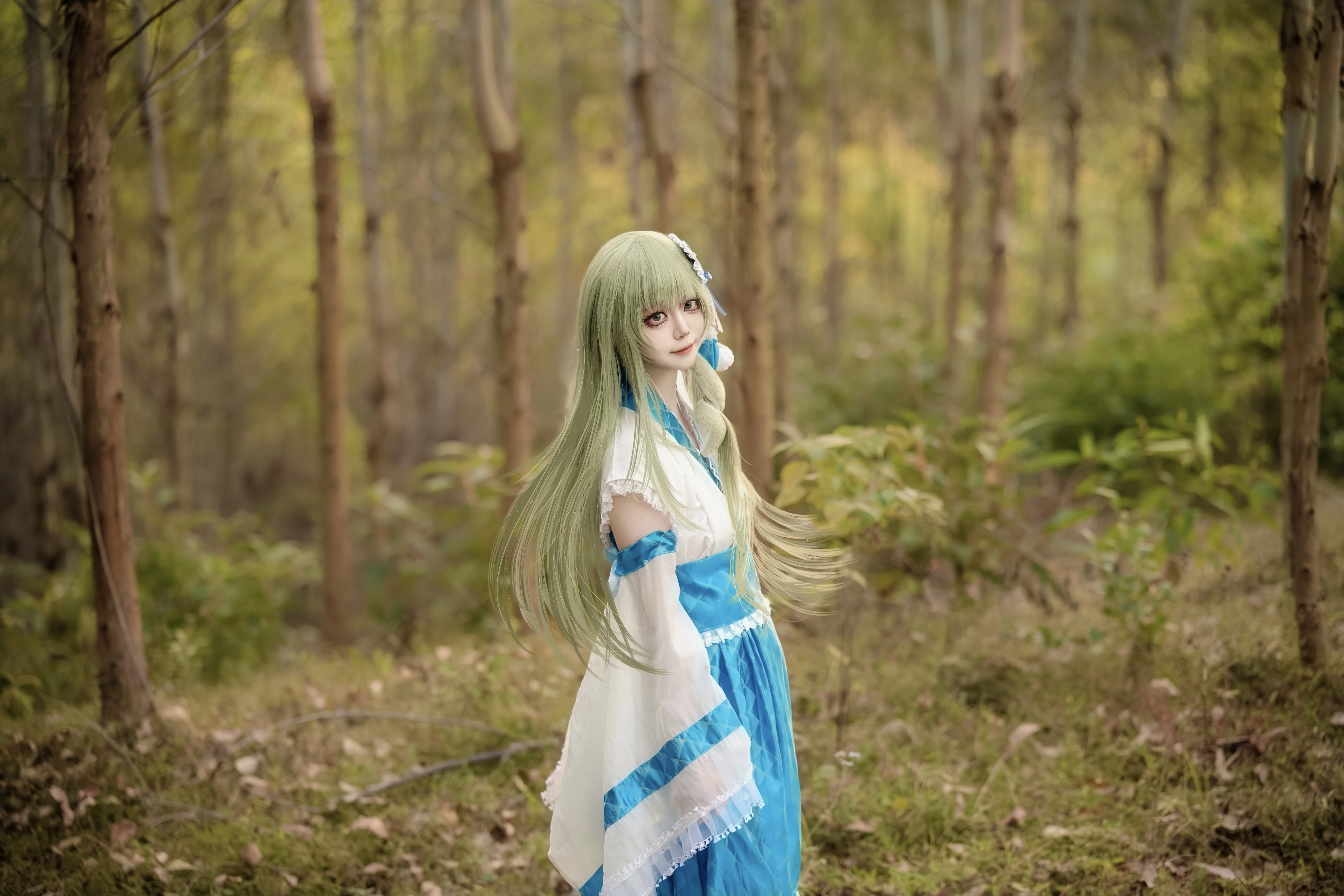 【東風谷早苗 コスプレ】東方風神録、木漏れ日の残照に映える純真な信仰 - 10 枚目