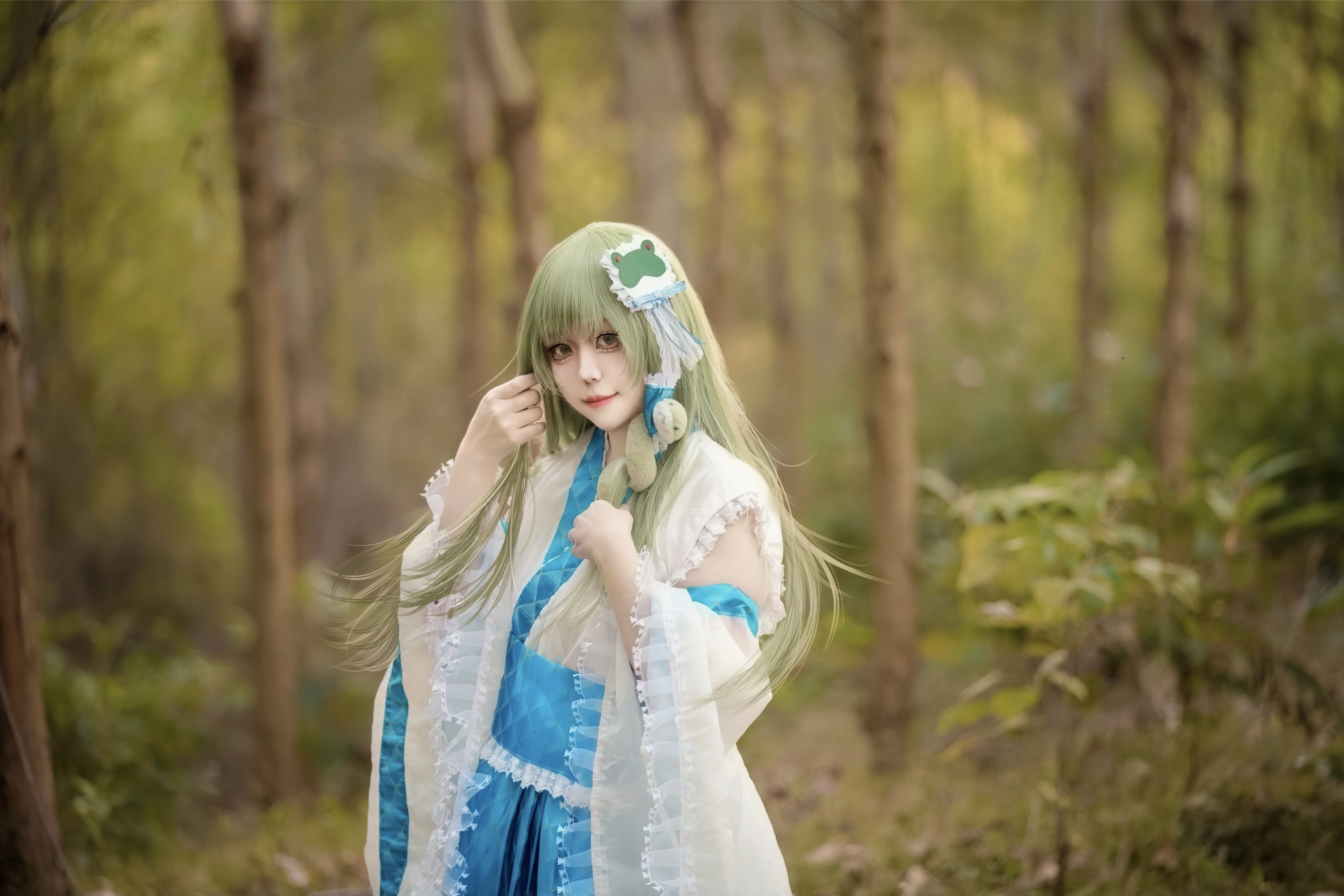 【東風谷早苗 コスプレ】東方風神録、木漏れ日の残照に映える純真な信仰 - 11 枚目