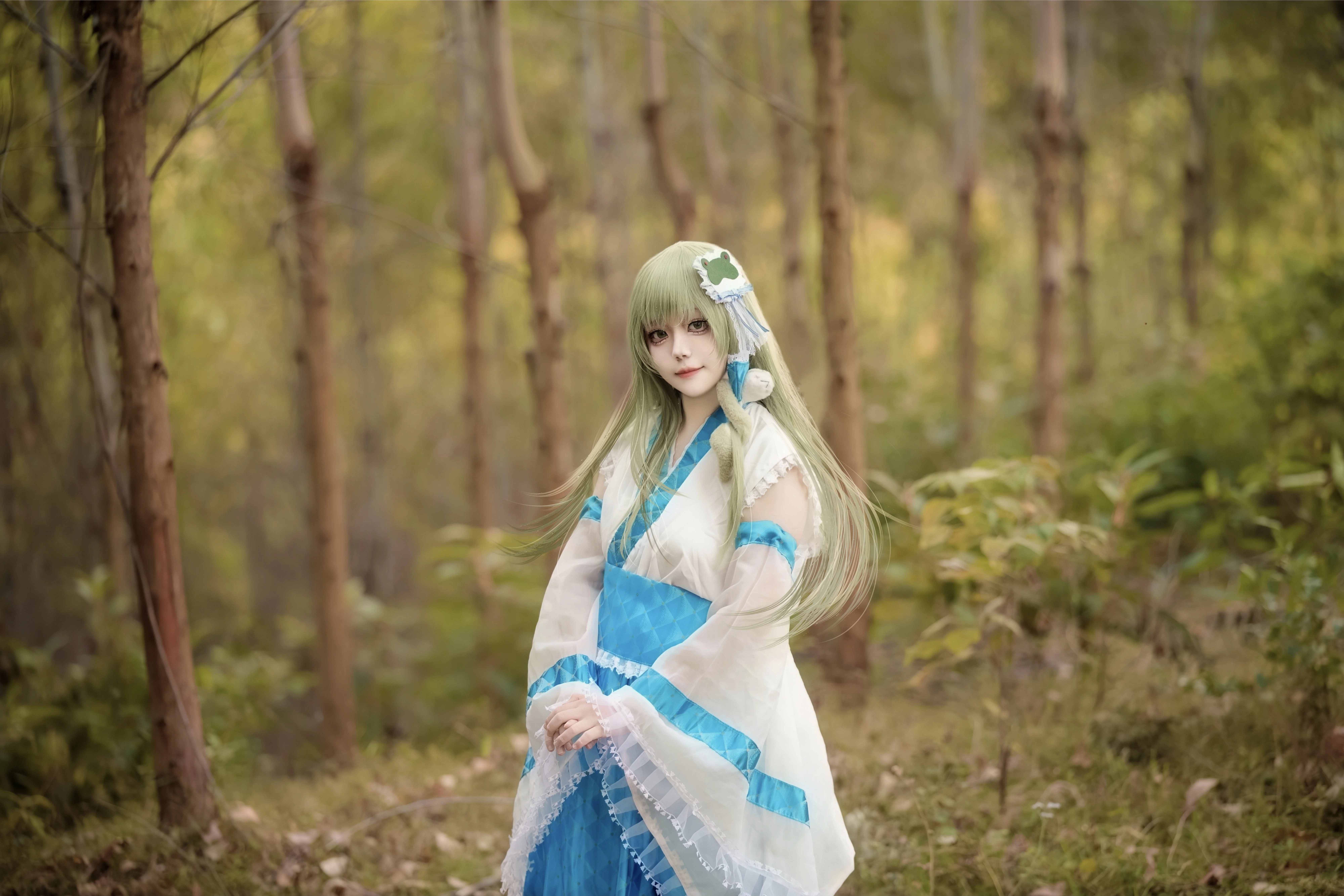 【東風谷早苗 コスプレ】東方風神録、木漏れ日の残照に映える純真な信仰 - 12 枚目