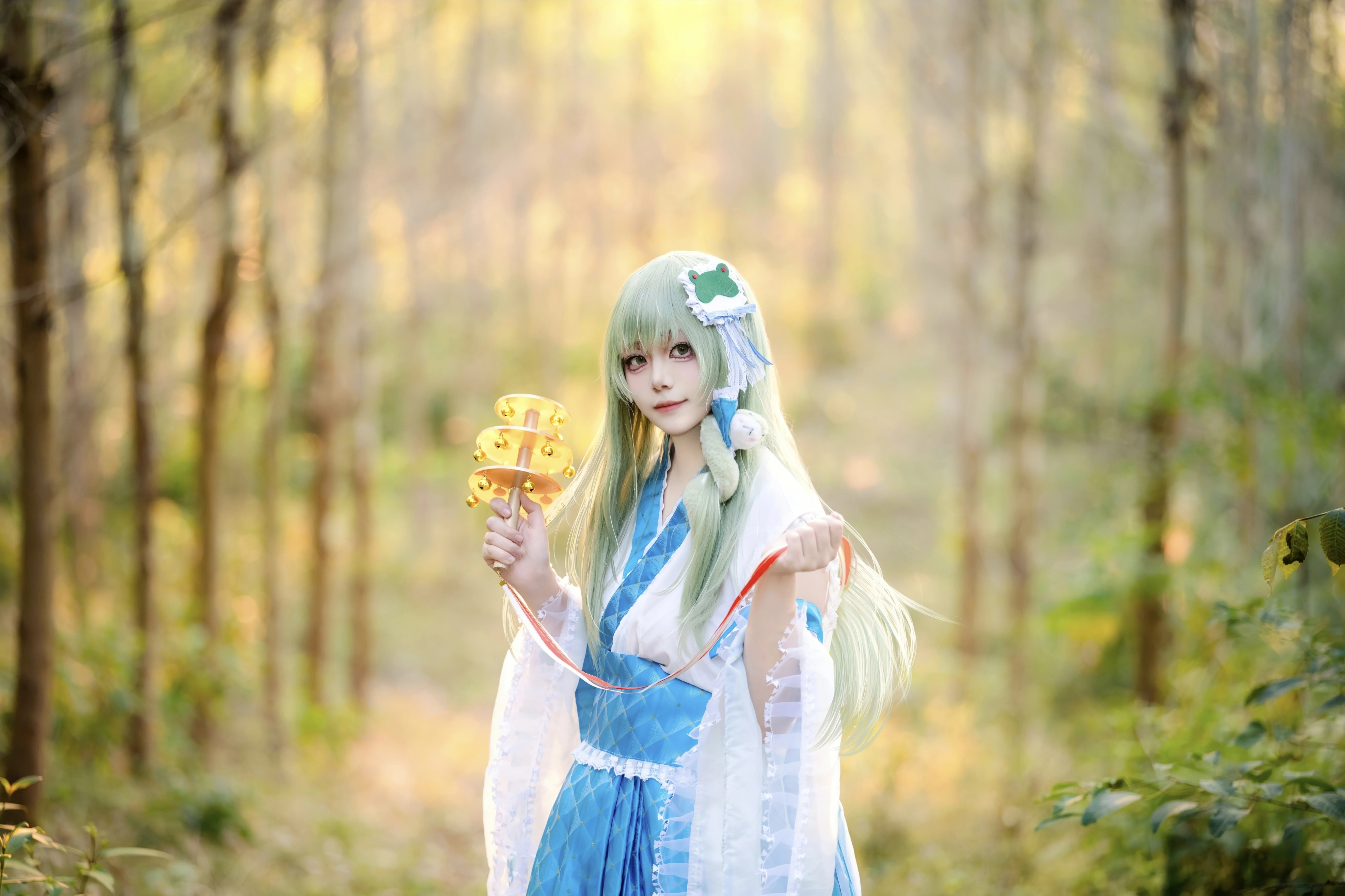 【東風谷早苗 コスプレ】東方風神録、木漏れ日の残照に映える純真な信仰 - 2 枚目