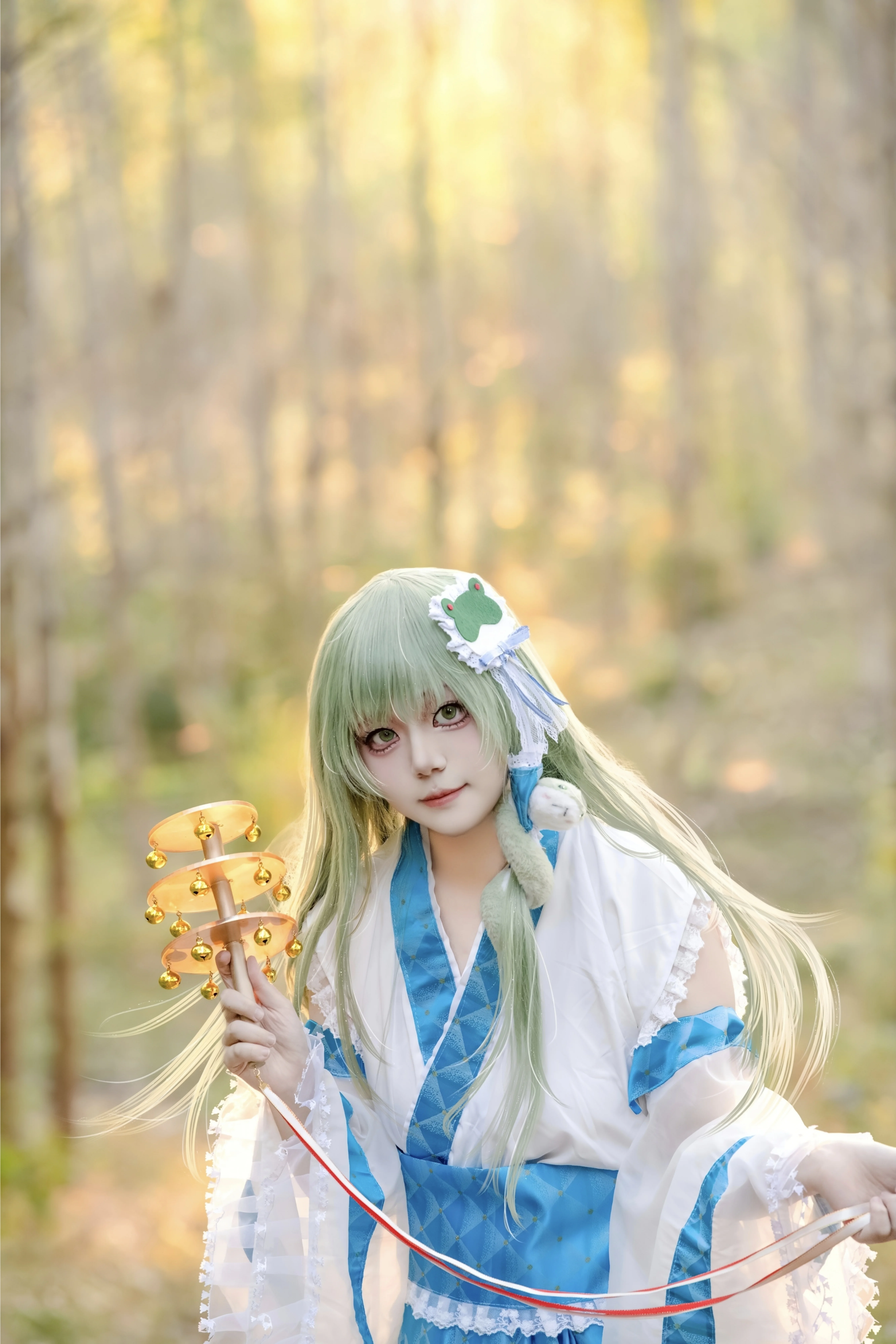 【東風谷早苗 コスプレ】東方風神録、木漏れ日の残照に映える純真な信仰 - 3 枚目