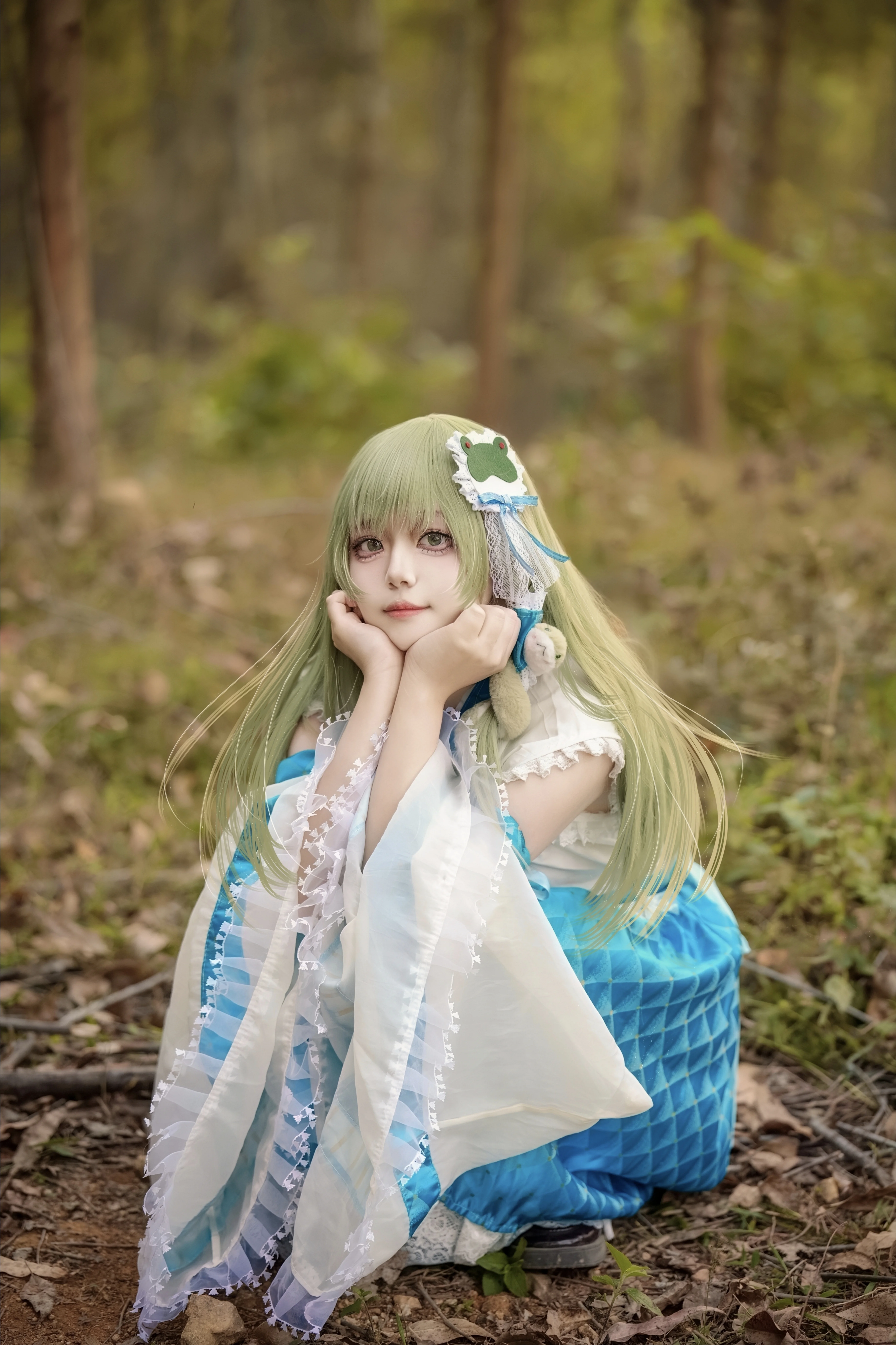 【東風谷早苗 コスプレ】東方風神録、木漏れ日の残照に映える純真な信仰 - 4 枚目