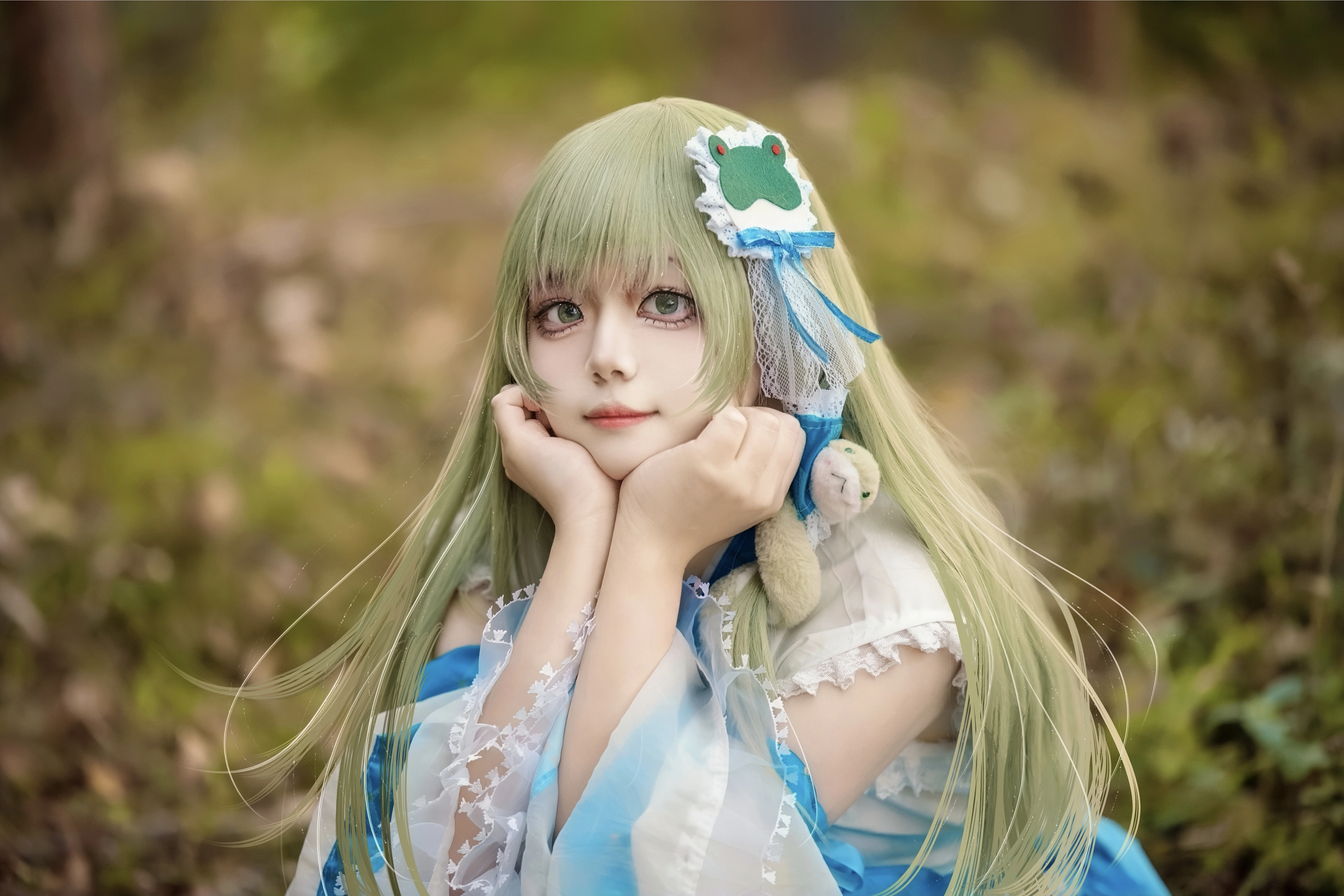 【東風谷早苗 コスプレ】東方風神録、木漏れ日の残照に映える純真な信仰 - 5 枚目