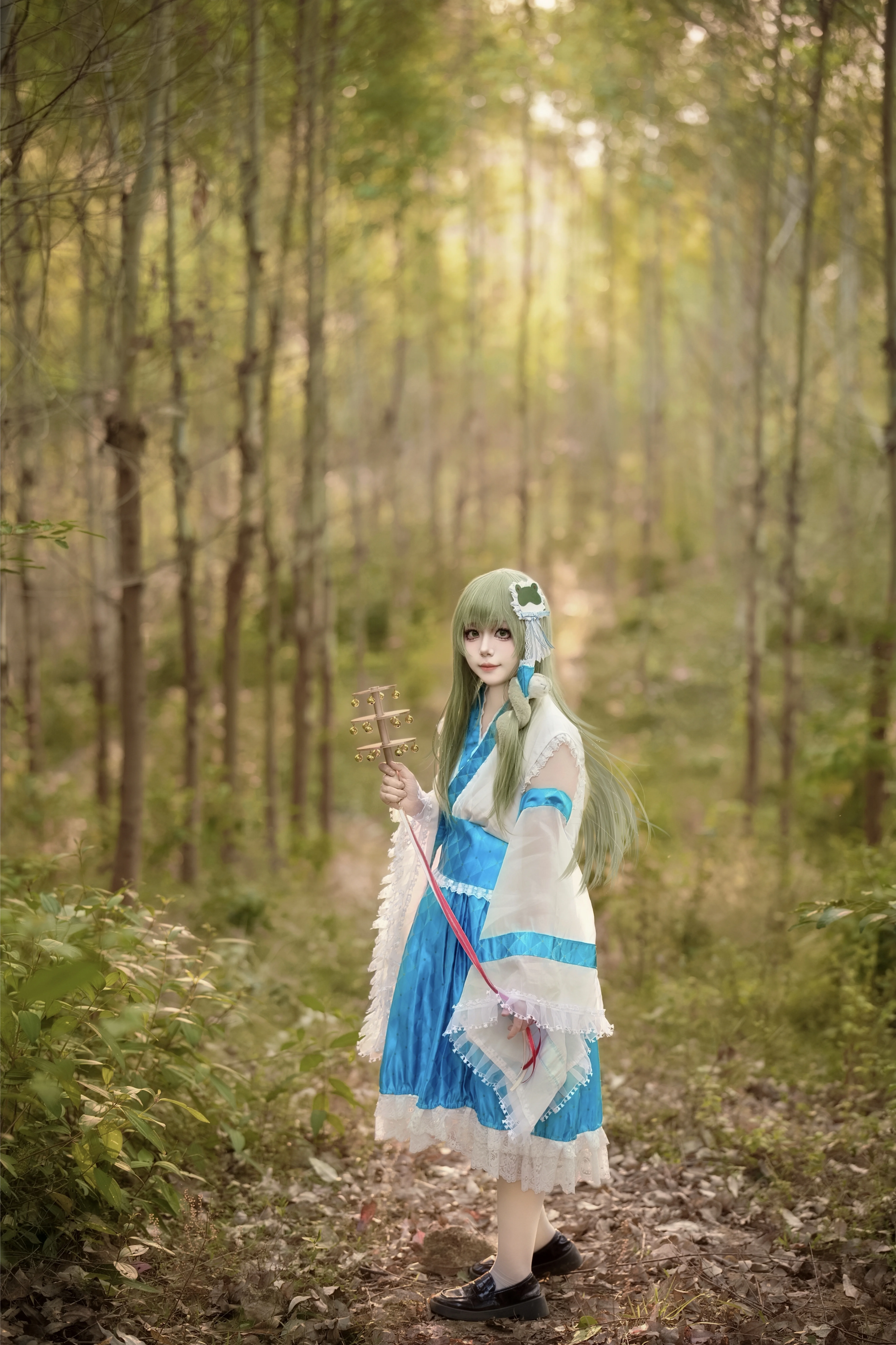 【東風谷早苗 コスプレ】東方風神録、木漏れ日の残照に映える純真な信仰 - 6 枚目