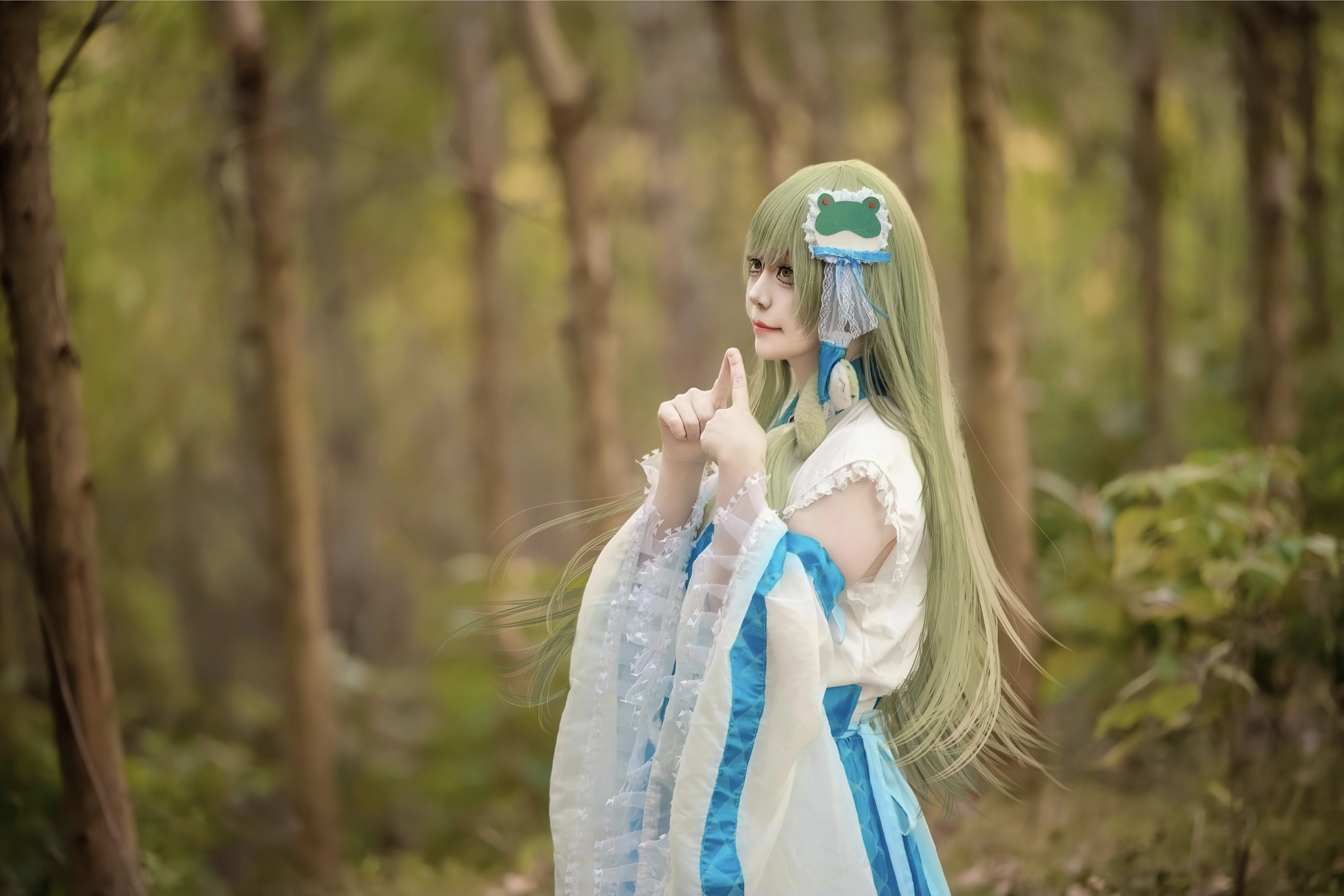【東風谷早苗 コスプレ】東方風神録、木漏れ日の残照に映える純真な信仰 - 7 枚目