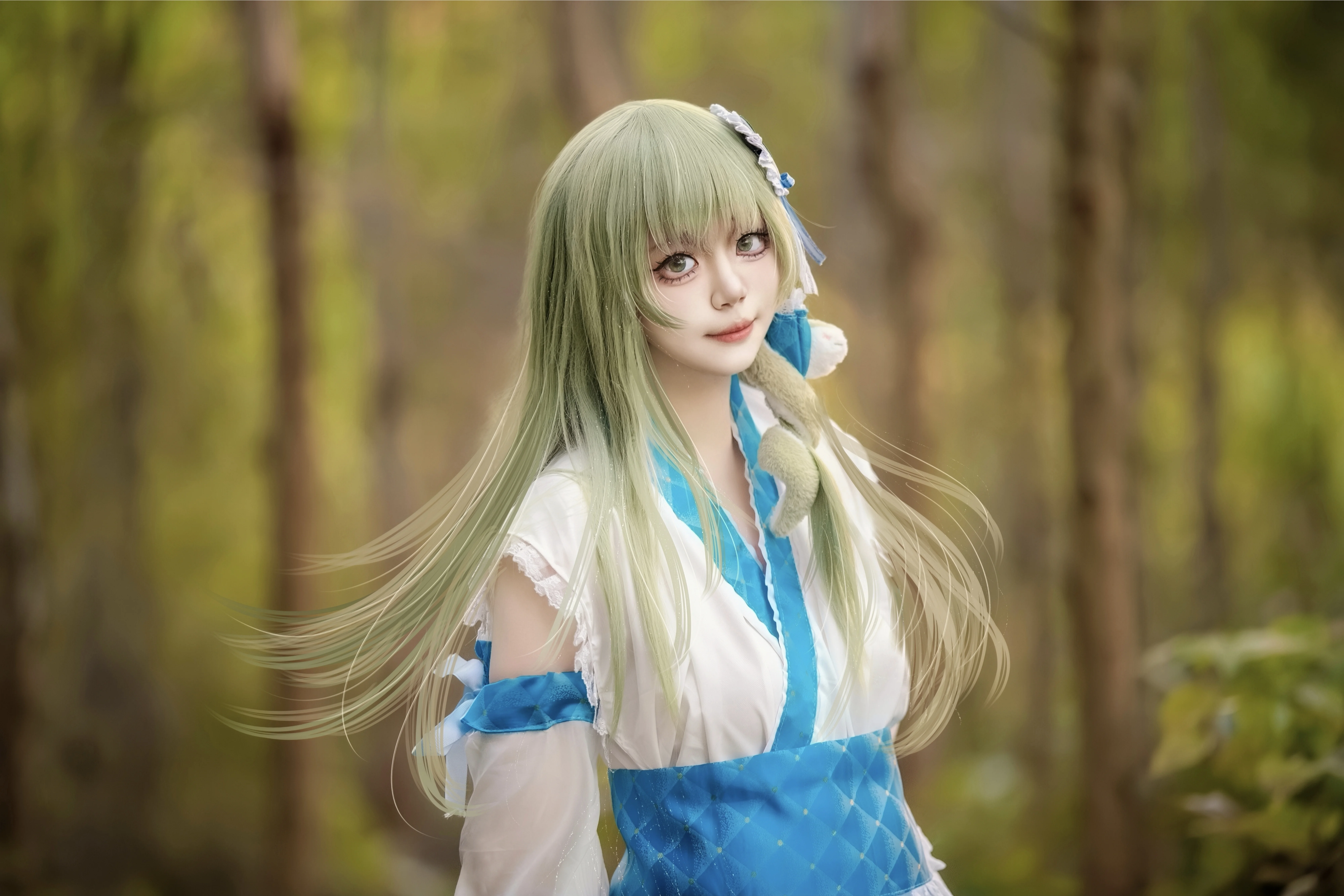 【東風谷早苗 コスプレ】東方風神録、木漏れ日の残照に映える純真な信仰 - 8 枚目