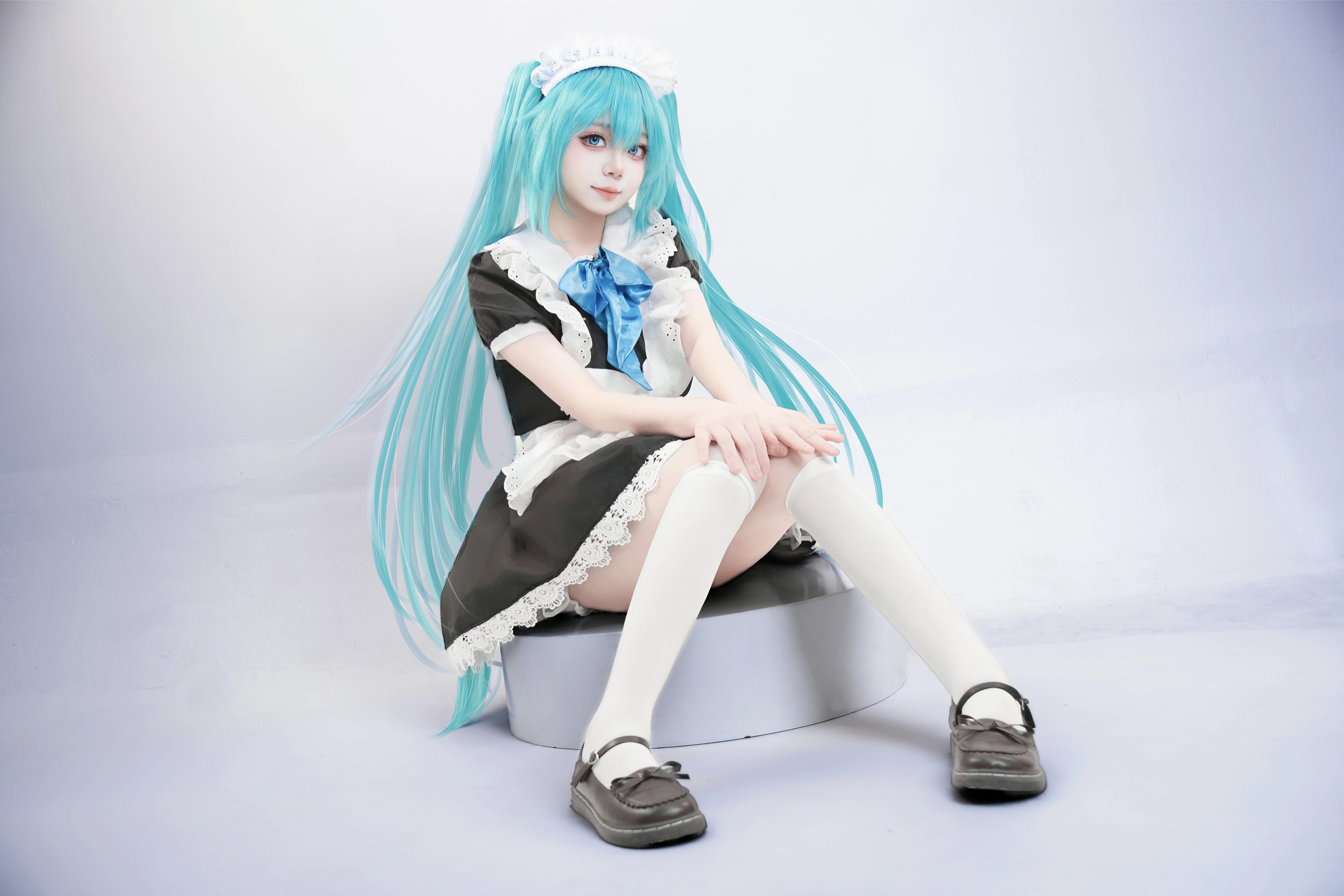 【初音未来cos】Vocaloid里的蓝发女仆，纯净白棚呈现 - 第 2 张