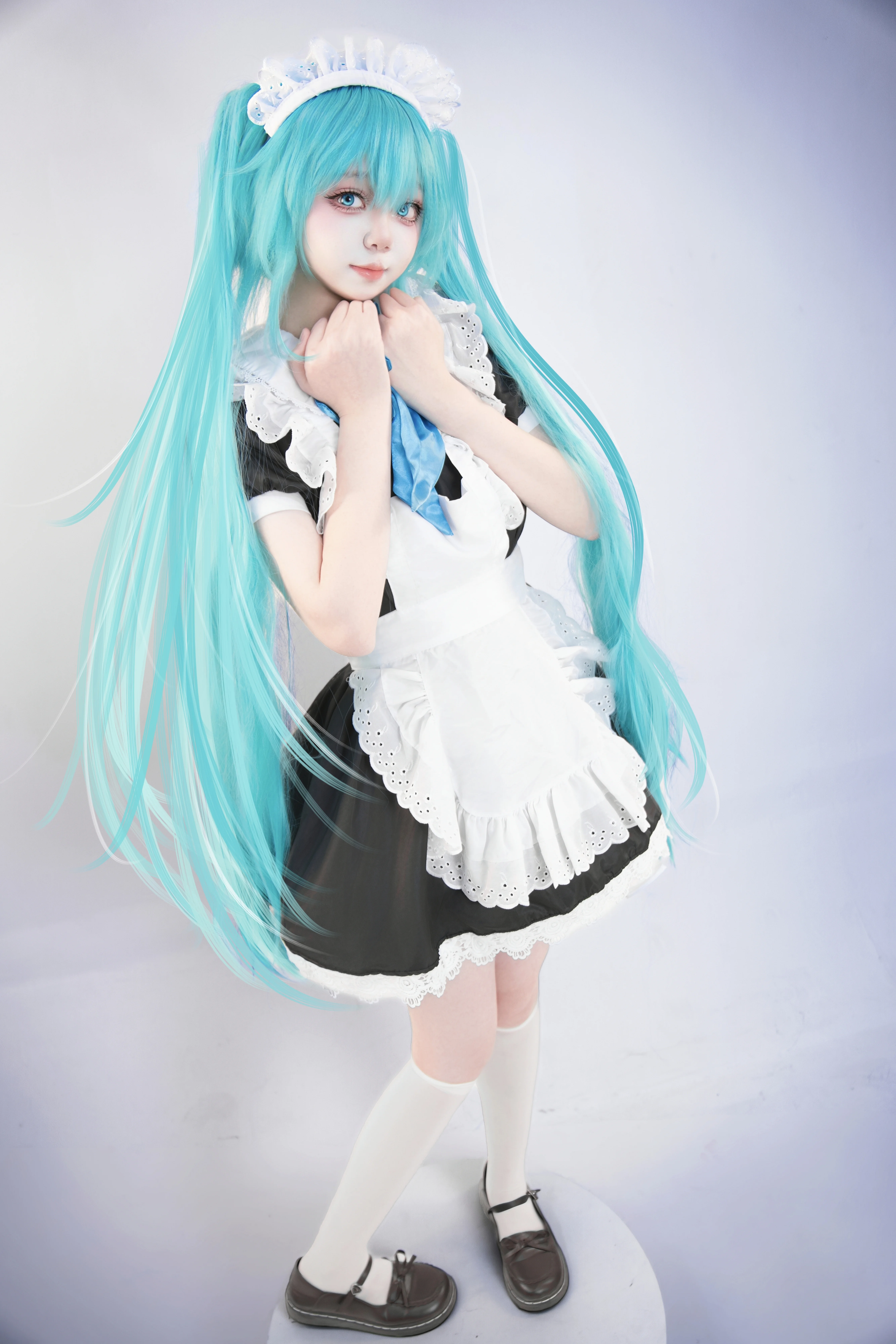 【初音未來cos】穿上黑白女僕裝，今天為您服務