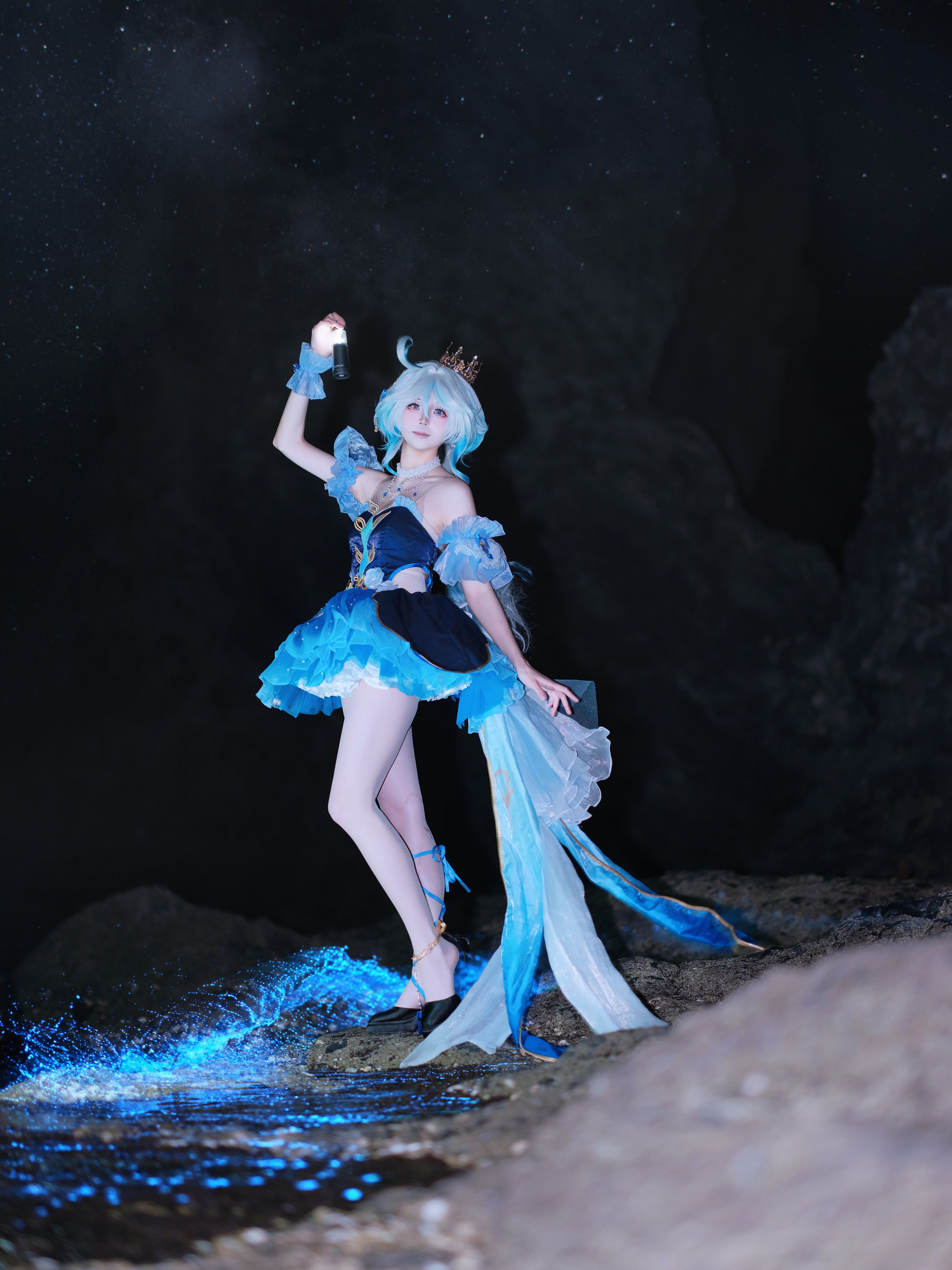 【芙寧娜cos】原神私設鈴蘭舞曲，夜海熒光中的靜謐 - 第 4 張