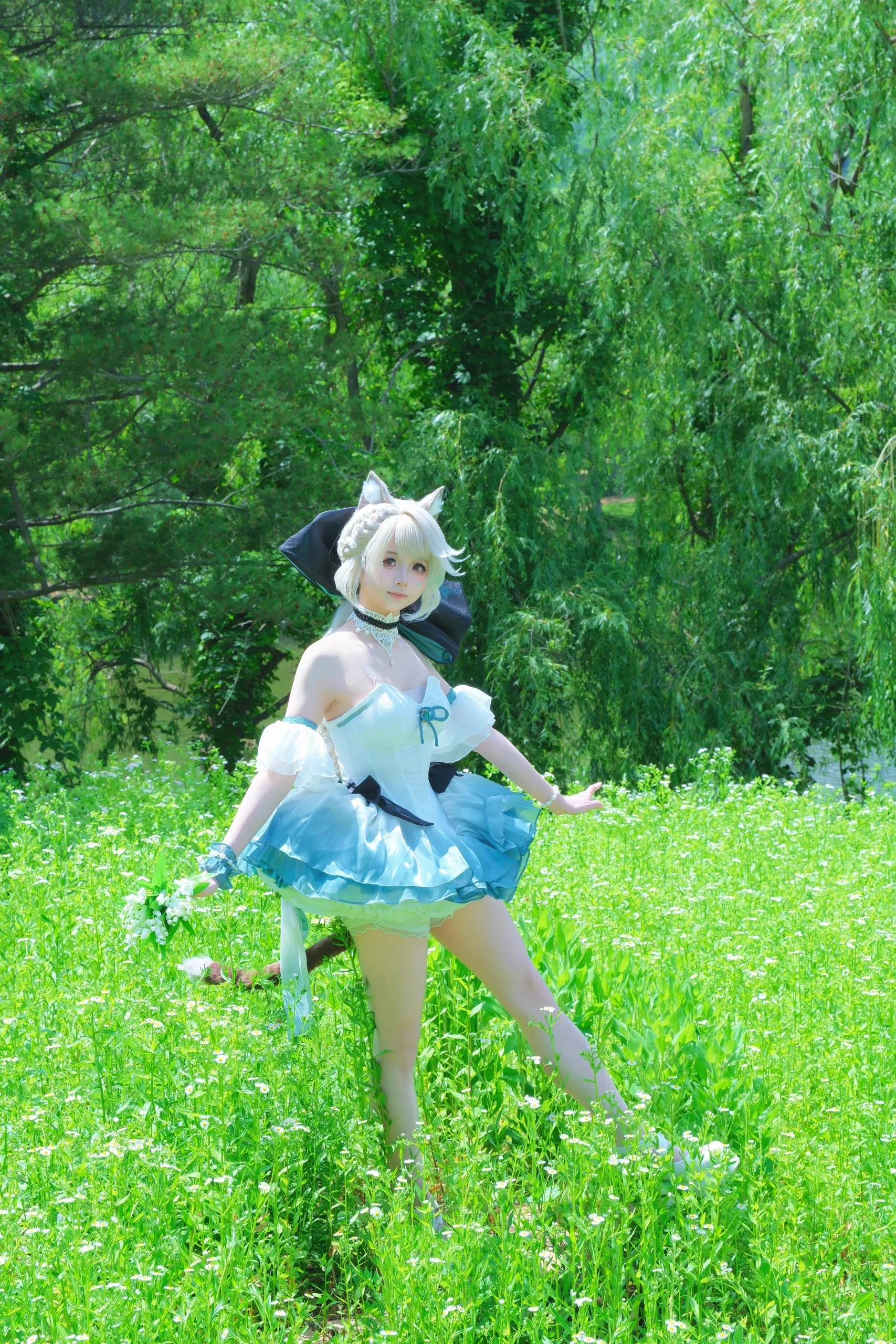 【琳妮特cos】在花海中共舞，还原铃兰舞曲的唯美瞬间 - 第4张