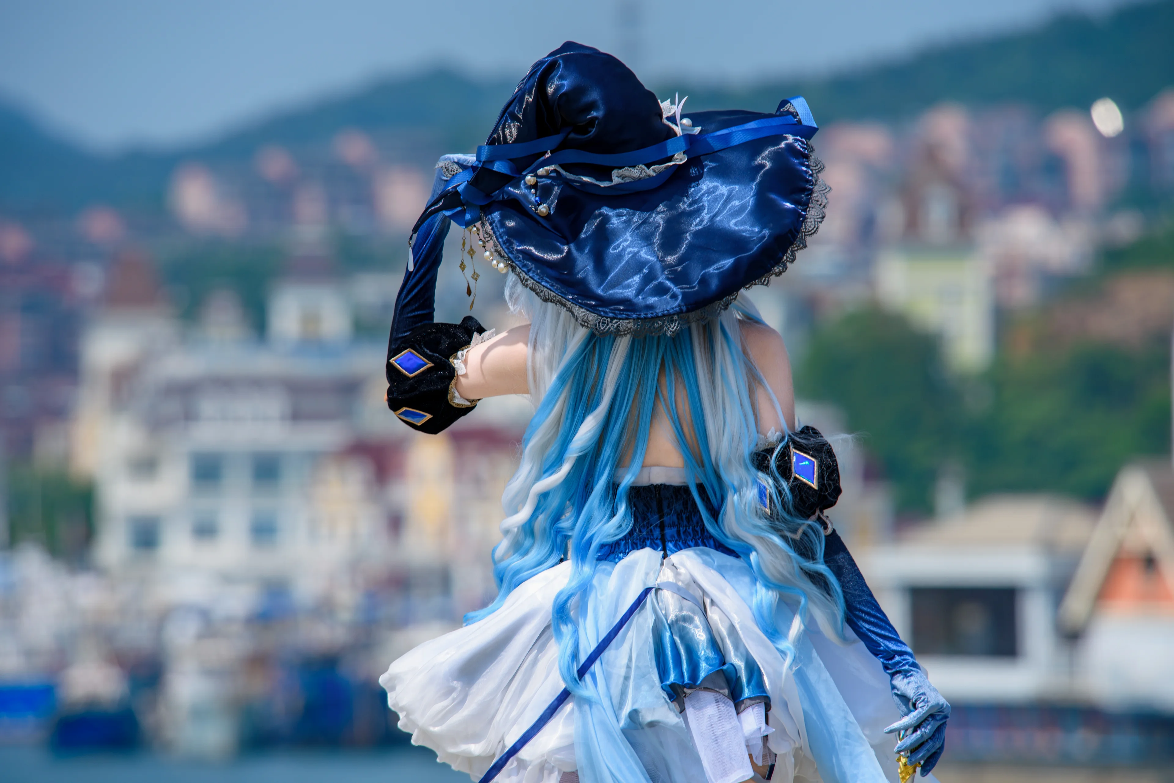 [Furina cosplay] Capturing the Aura of a Custom Design Witch on the Azure Coastline - Image 4
