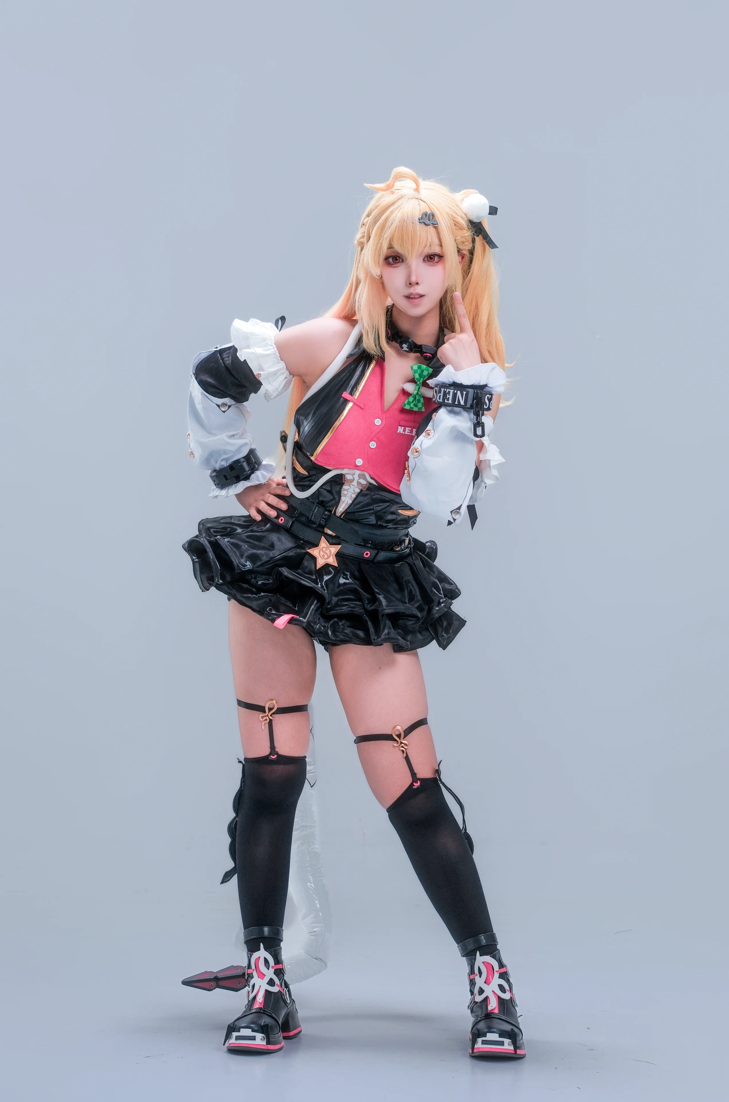 【希希芙cos】在绝区零的街头，守护正义的秩序 - 第 2 张